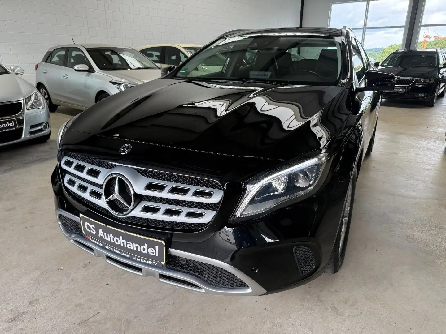 Mercedes-Benz GLA 200 Urban*LED-AHK-Automatik* Noir - 1