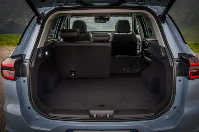 DR Automobiles DR6.0 view 8
