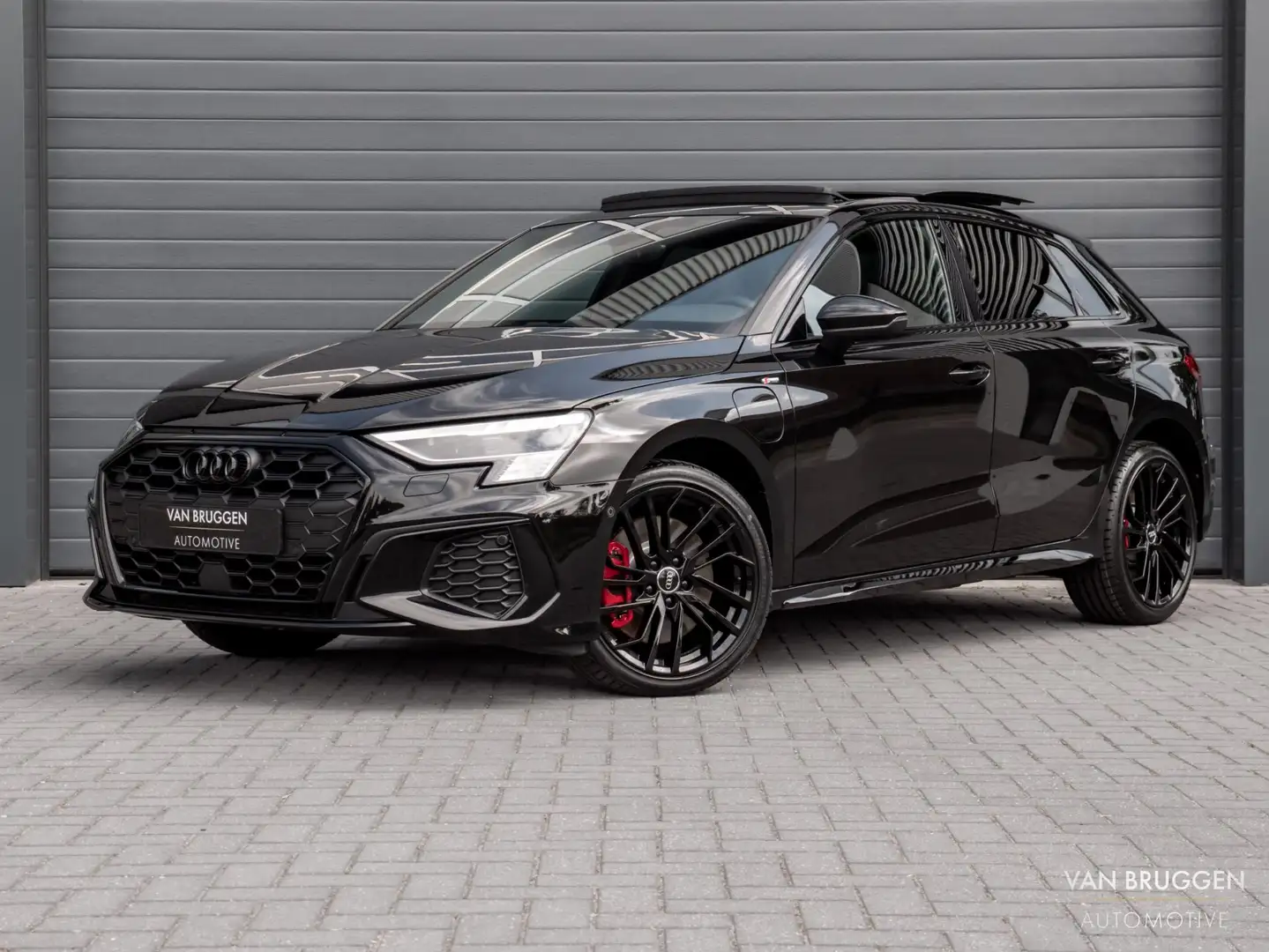 Audi A3 Sportback 45 TFSI e S-Line Pano RS-Stoelen B&O Mat Noir - 1