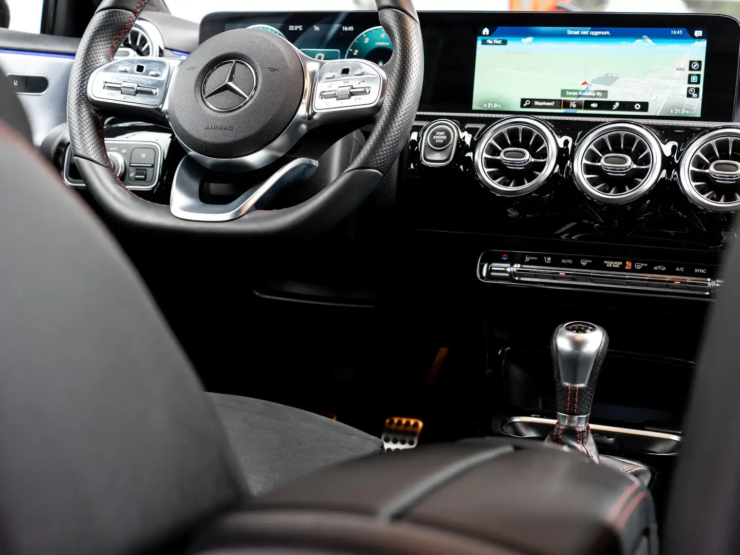 Mercedes-Benz A 160 Business Solution AMG | Stoelverwarming | Camera | Grijs - 2