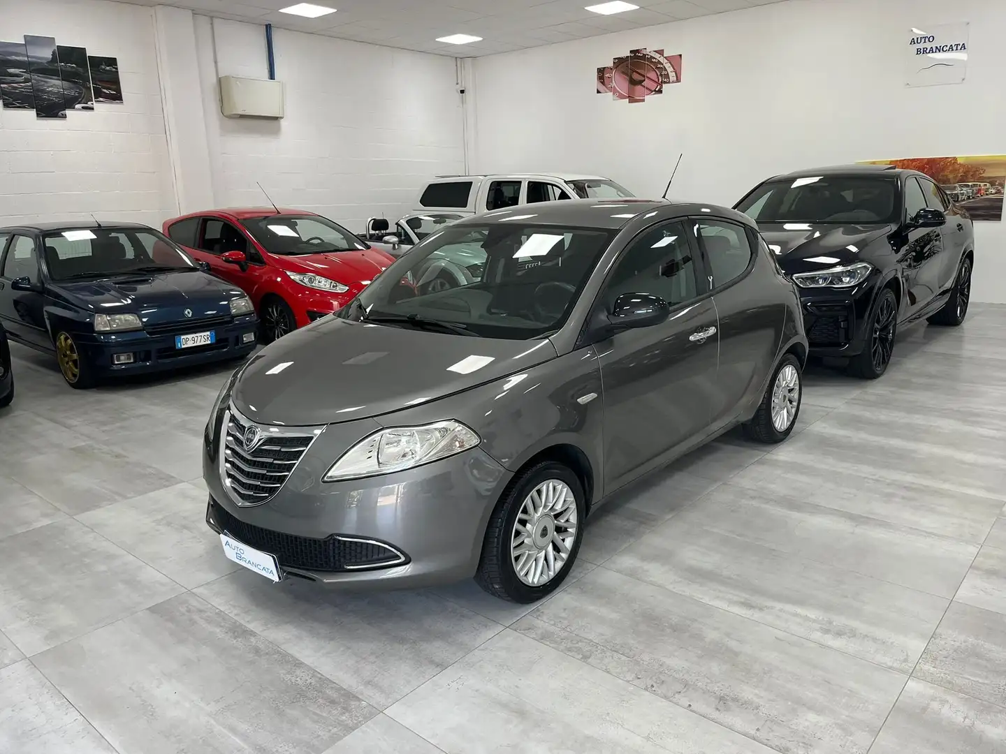 Lancia Ypsilon 1.3 mjt Grau - 1