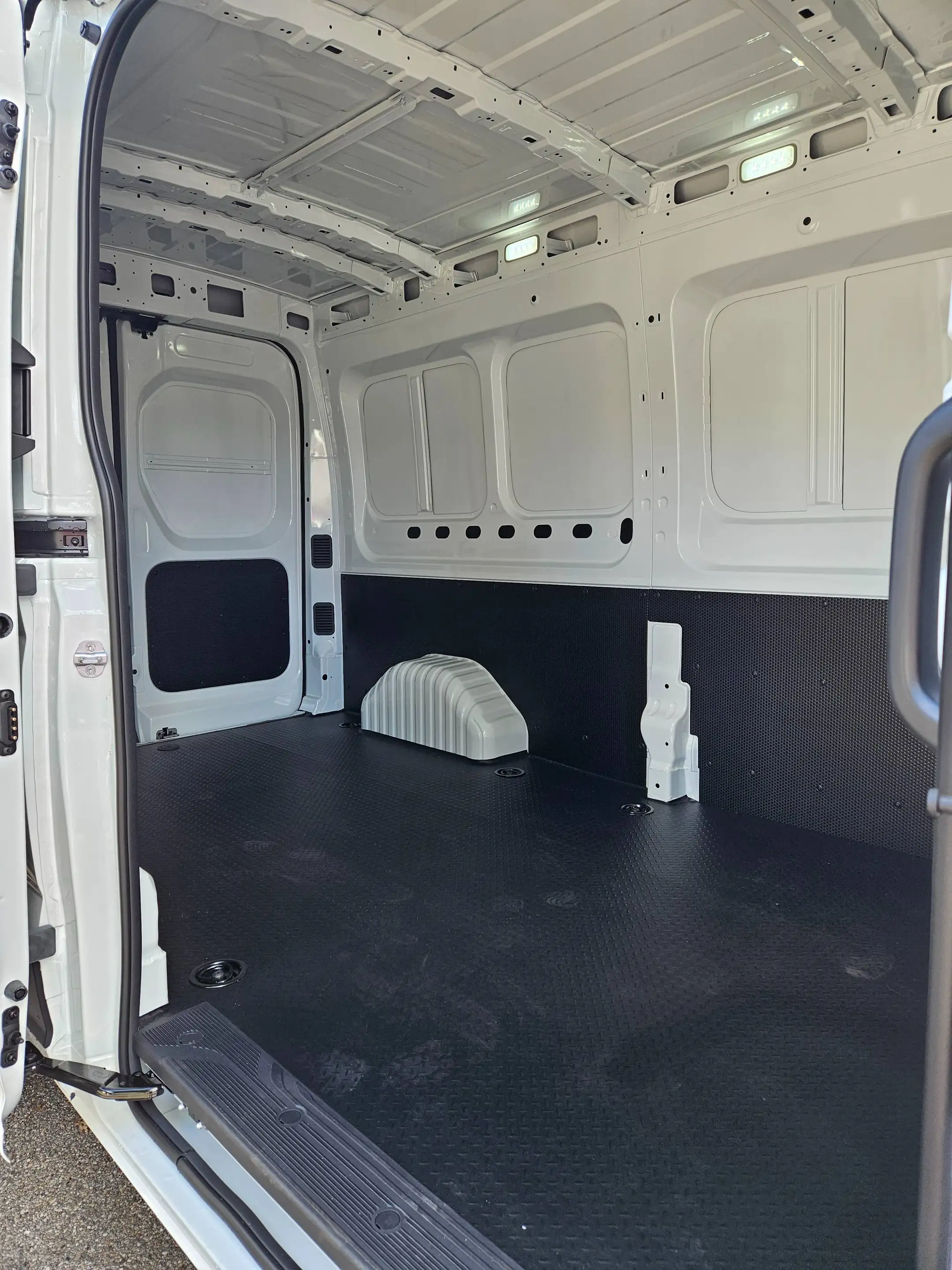Maxus Deliver 9 Deliver 9 2.0 Transporter FWD KOMFORT — photo 7