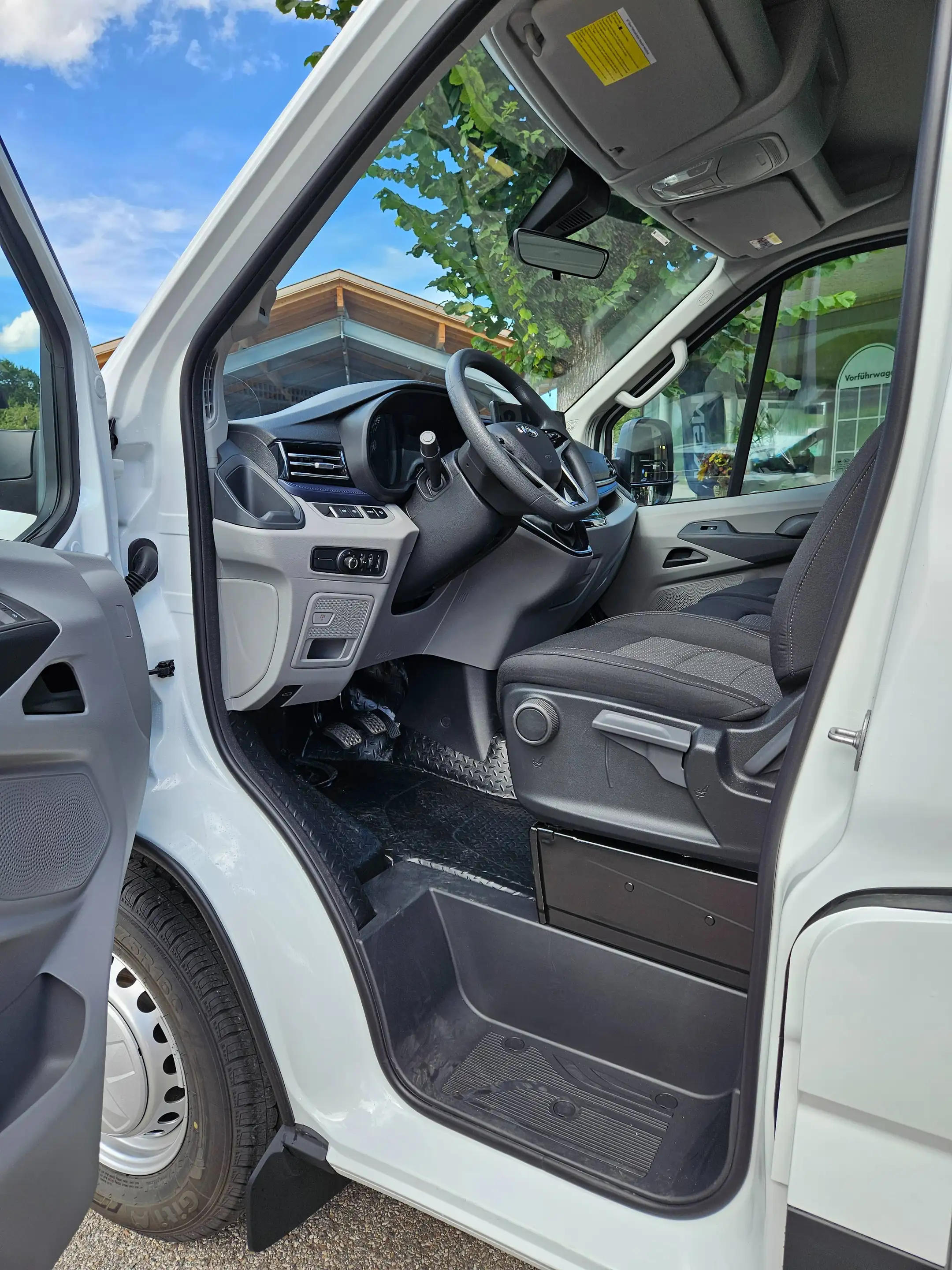 Maxus Deliver 9 Deliver 9 2.0 Transporter FWD KOMFORT — photo 5