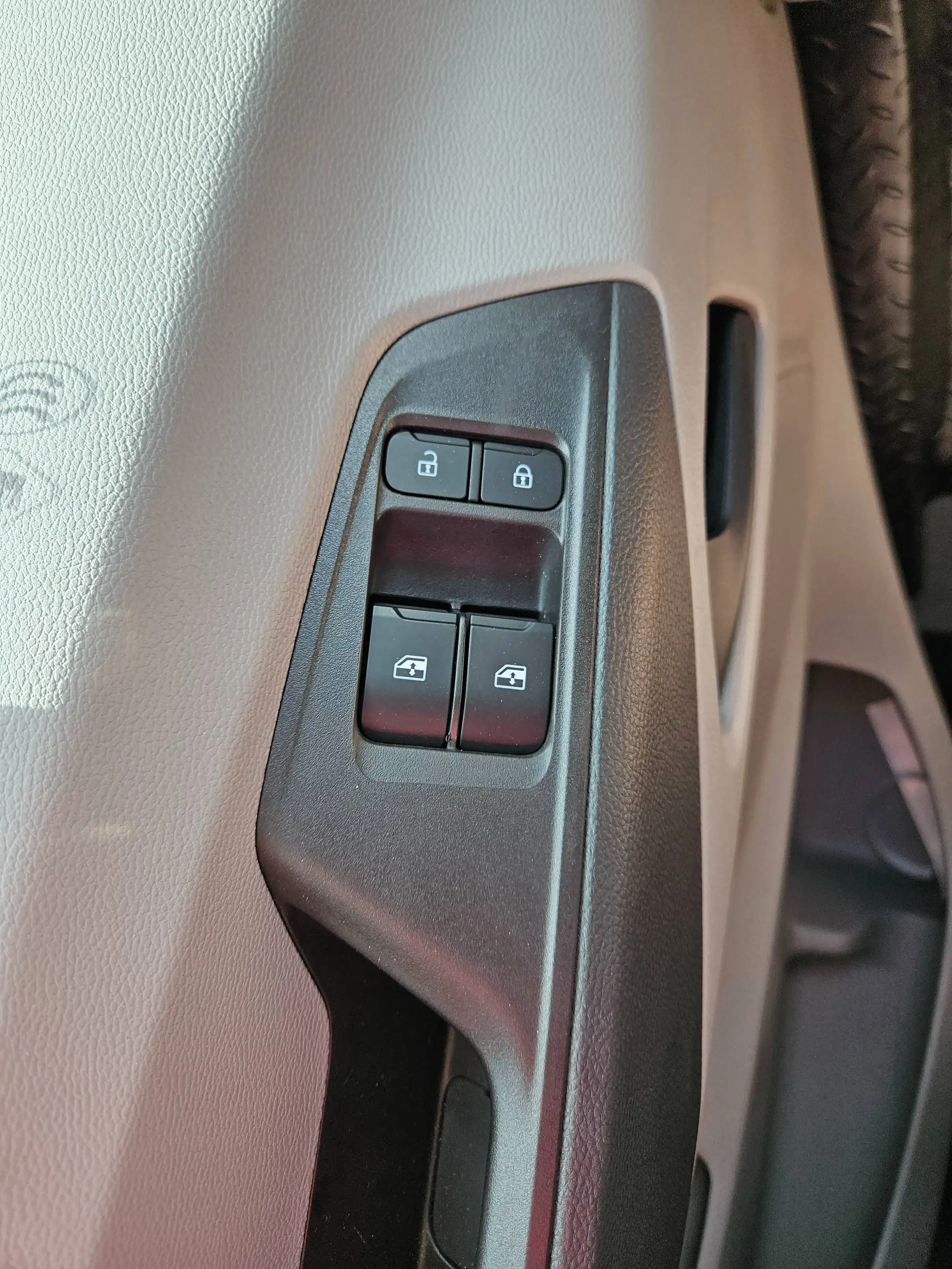 Maxus Deliver 9 Deliver 9 2.0 Transporter FWD KOMFORT — photo 13