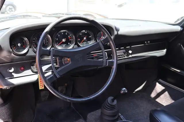 Porsche 911 view 12