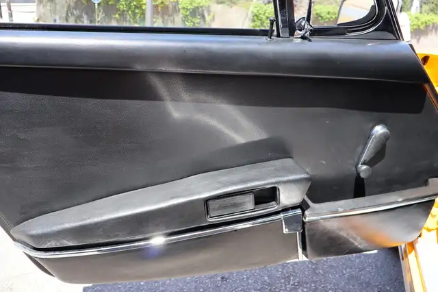 Porsche 911 view 13