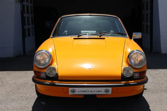 Porsche 911 view 4