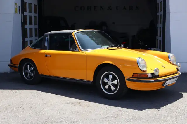 Porsche 911 view 5