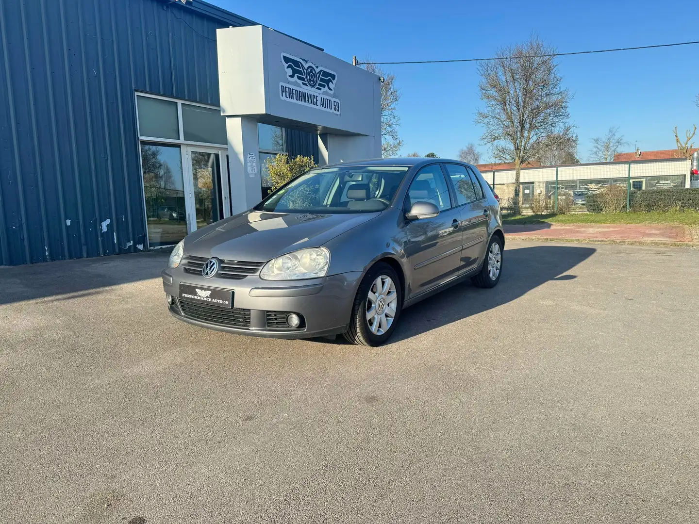 Volkswagen Golf 1.6 FSI Trend 5P Gris - 1