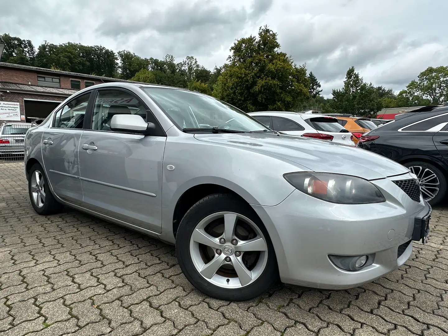 Mazda 3 1.6 Active Aut+KLIMATRON+E.SCHIEBEDACH+TÜV:NEU Silber - 2