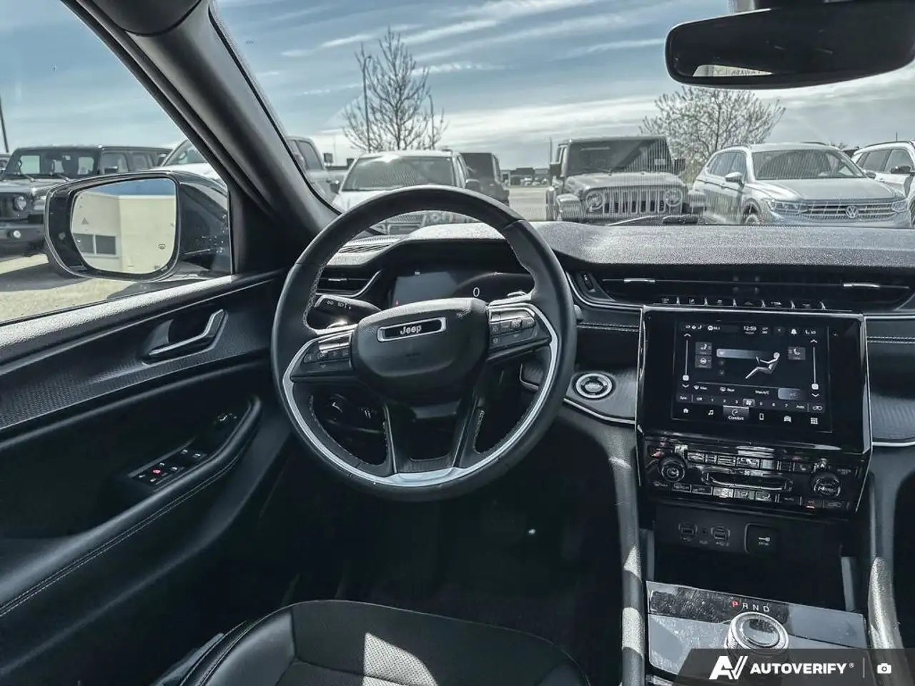 Jeep Grand Cherokee снимка Jeep Grand Cherokee
