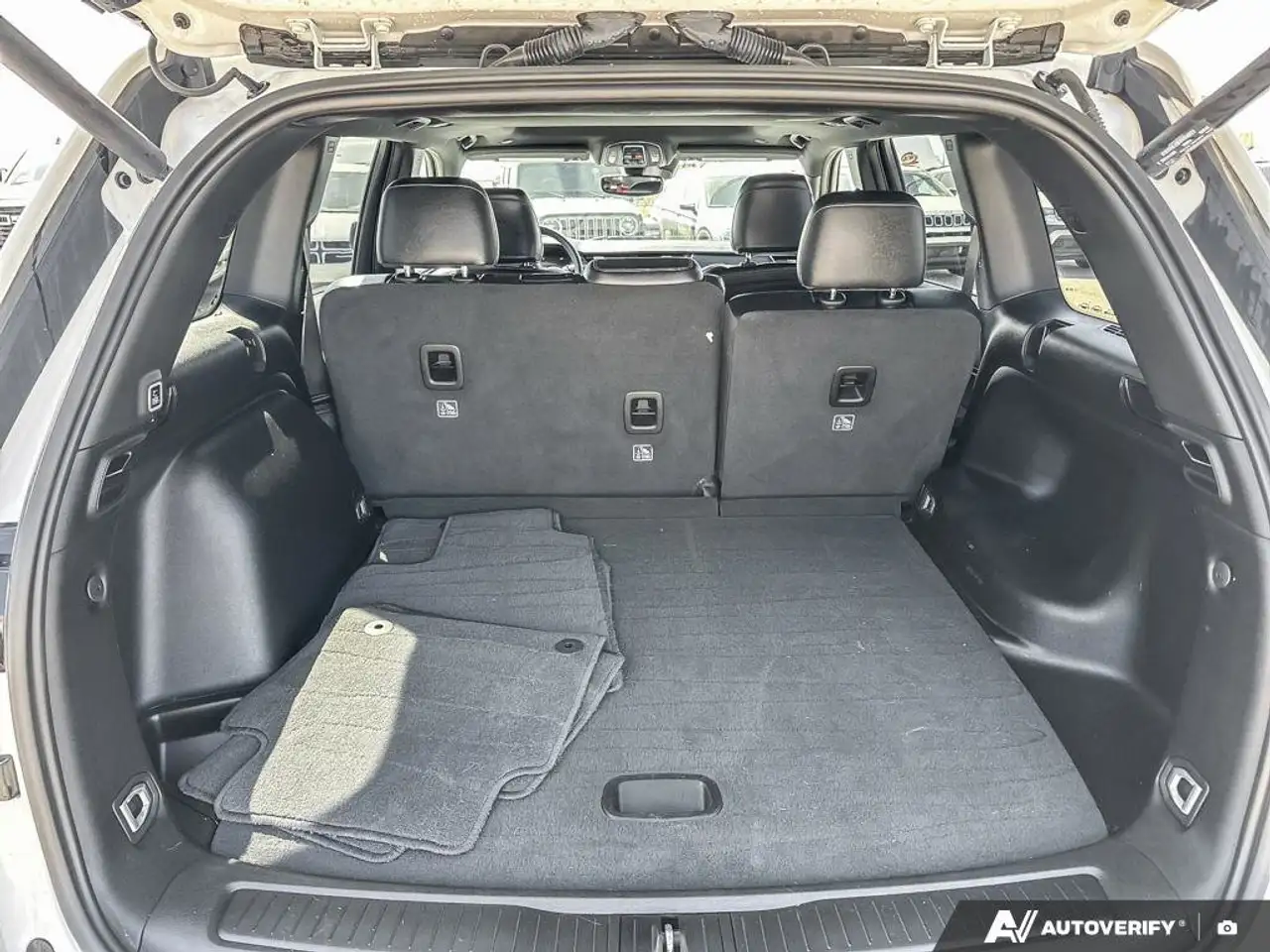 Jeep Grand Cherokee снимка Jeep Grand Cherokee