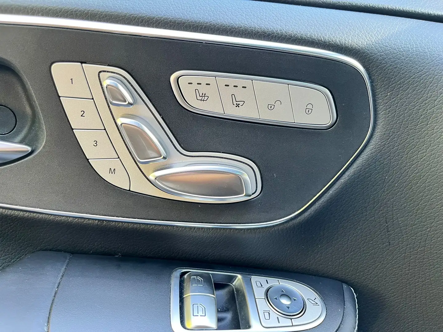 Mercedes-Benz V 300 d Exclusive Edition 4MATIC lang Negru - 2
