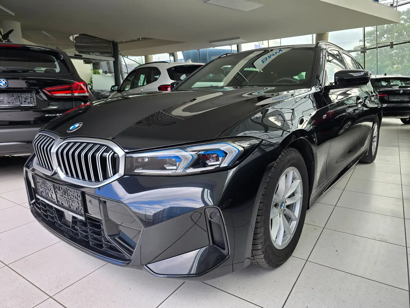 BMW 318 i Tour. A. M Sportpaket Alcantara/Panorama/Head-Up Schwarz - 1