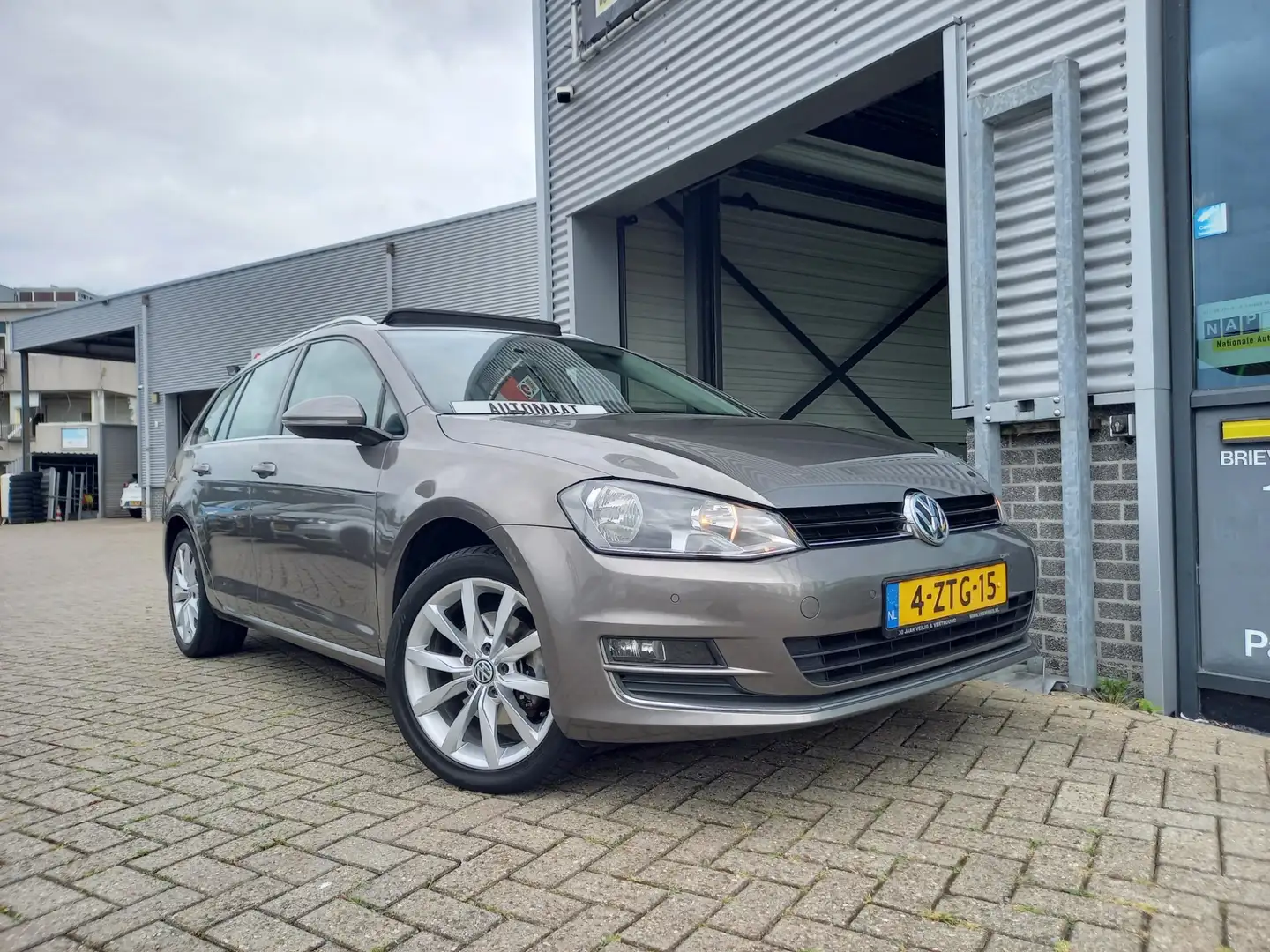 Volkswagen Golf Variant 1.4 TSI Business Edition - PANO / OPEN DAK - CAMER Grijs - 2