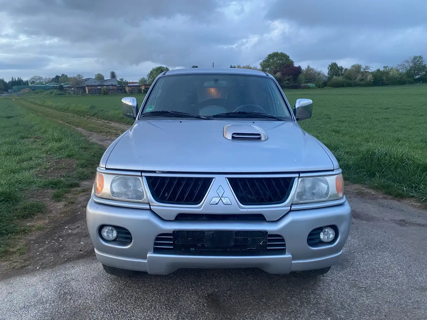 Mitsubishi Pajero Sport 2.5 TD GLS siva - 2