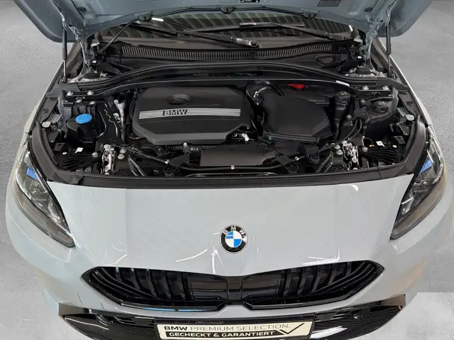 BMW 1 Series view 14
