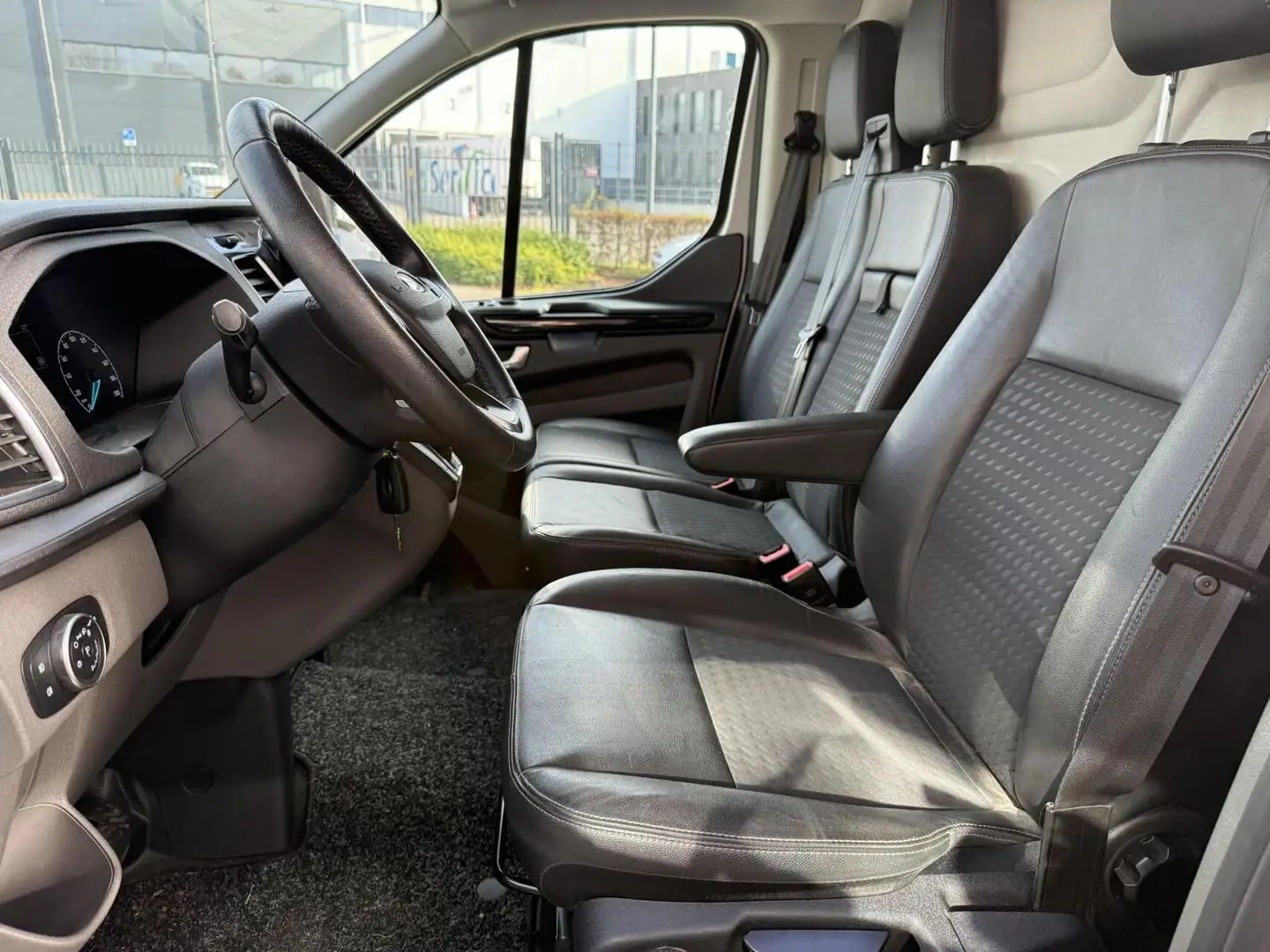 Ford Transit Custom 320 2.0 TDCI L1H1 Sport AUTOMAAT Gris - 2
