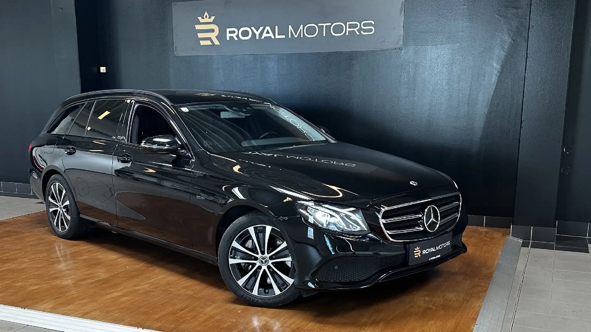 Mercedes-Benz E 300 E-Klasse E 300 de Avantgarde Schwarz - 1