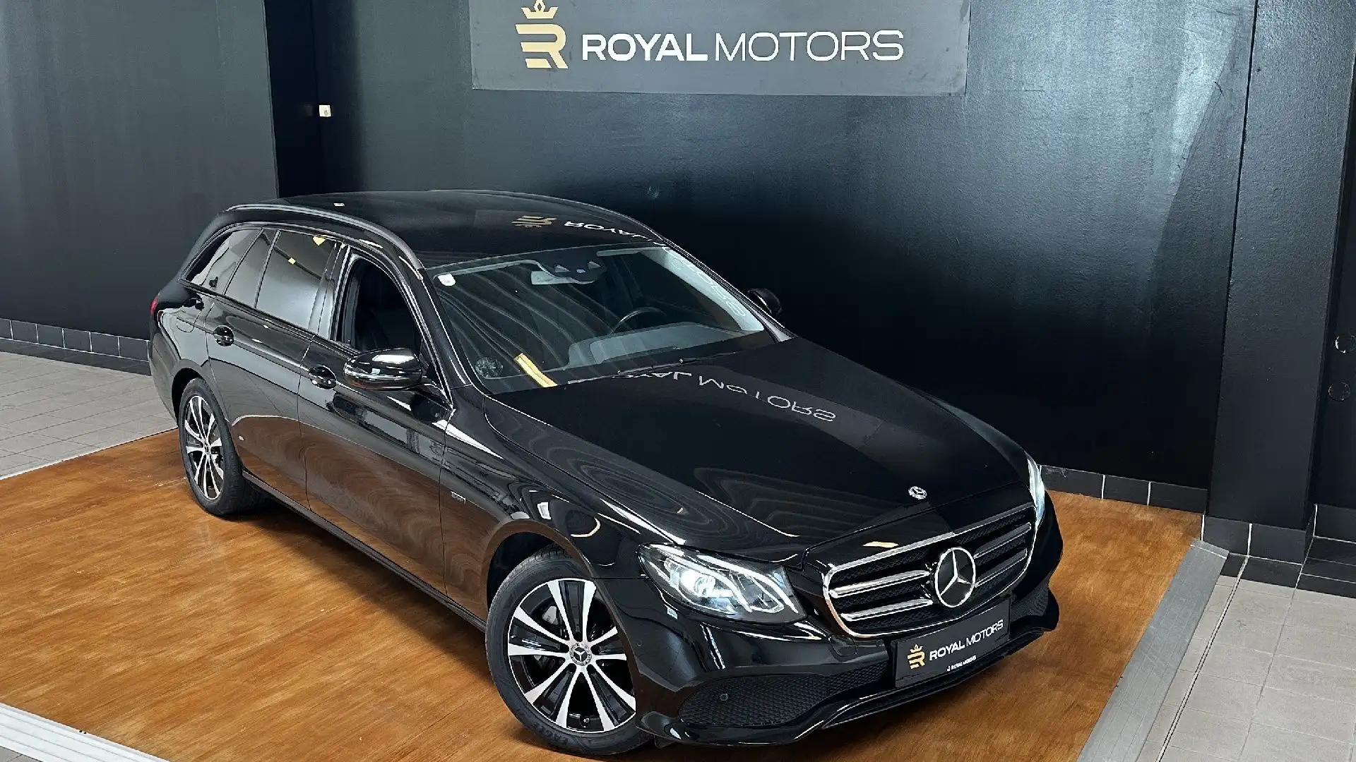 Mercedes-Benz E 300 E-Klasse E 300 de Avantgarde Schwarz - 2