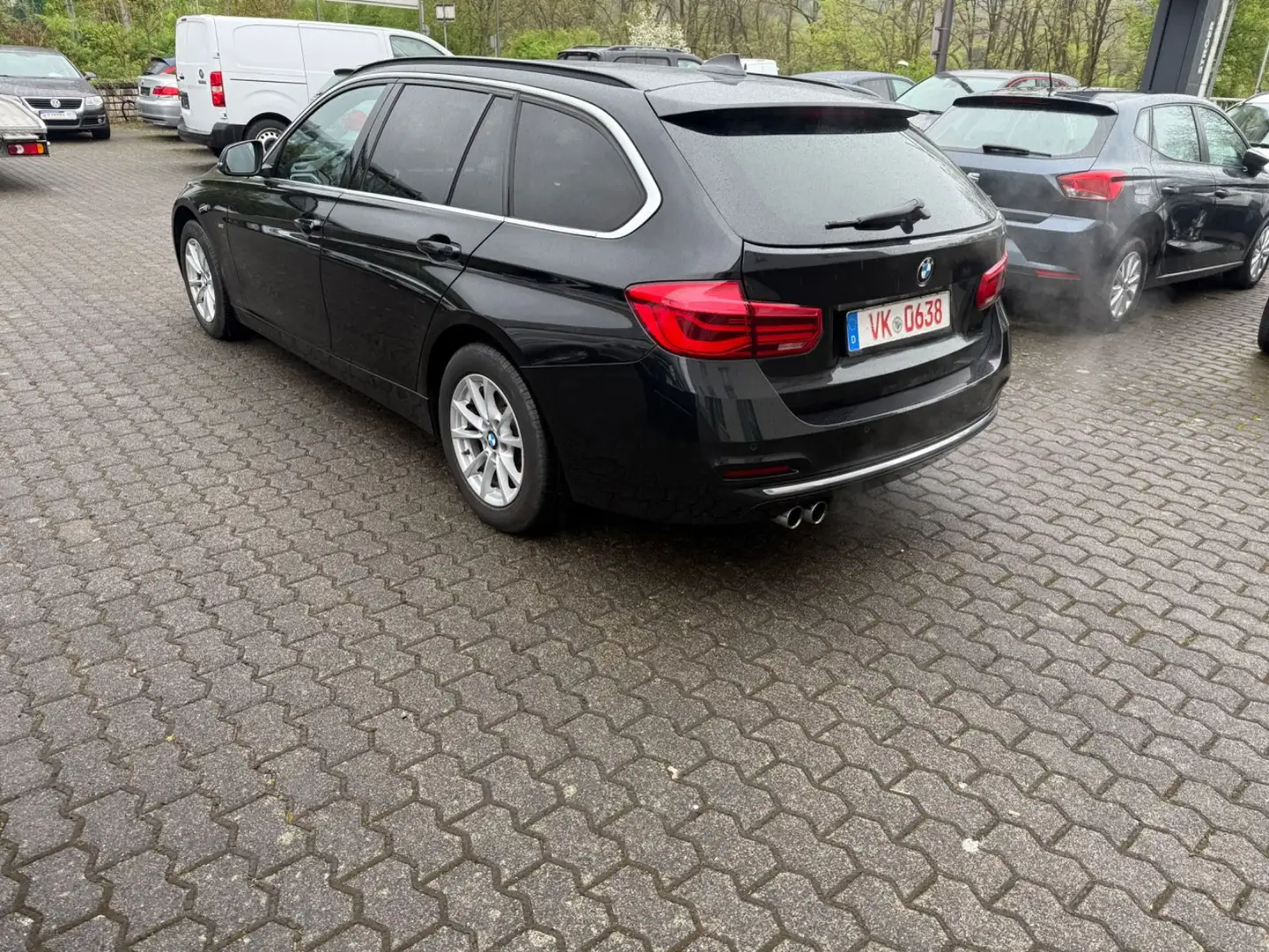 BMW 320 d Touring Luxury Line Leder LED Automatik Schwarz - 2