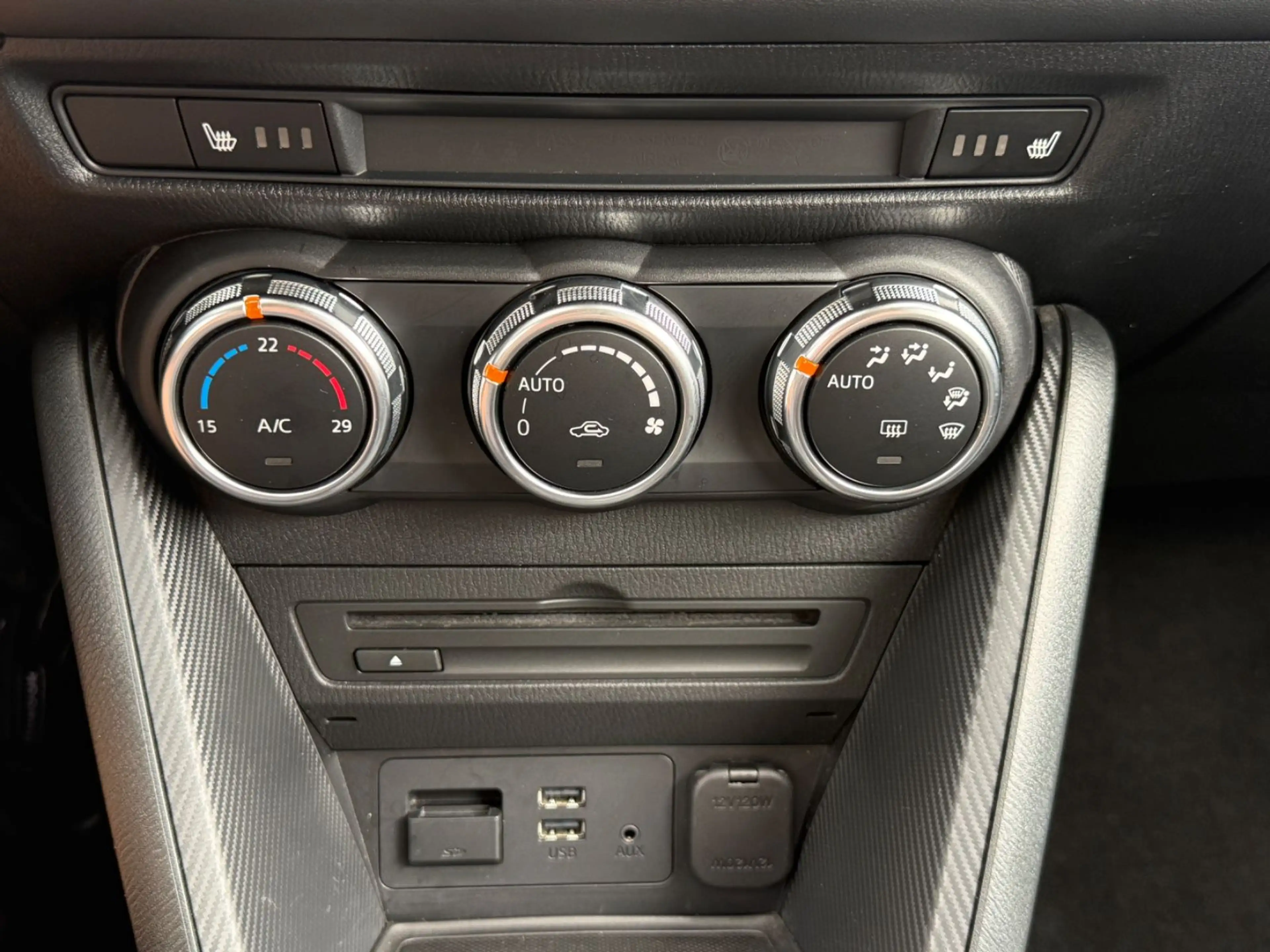 Mazda CX-3 2.0 LED/Navi/SHZ/Tempo./AHK/PDC — photo 13