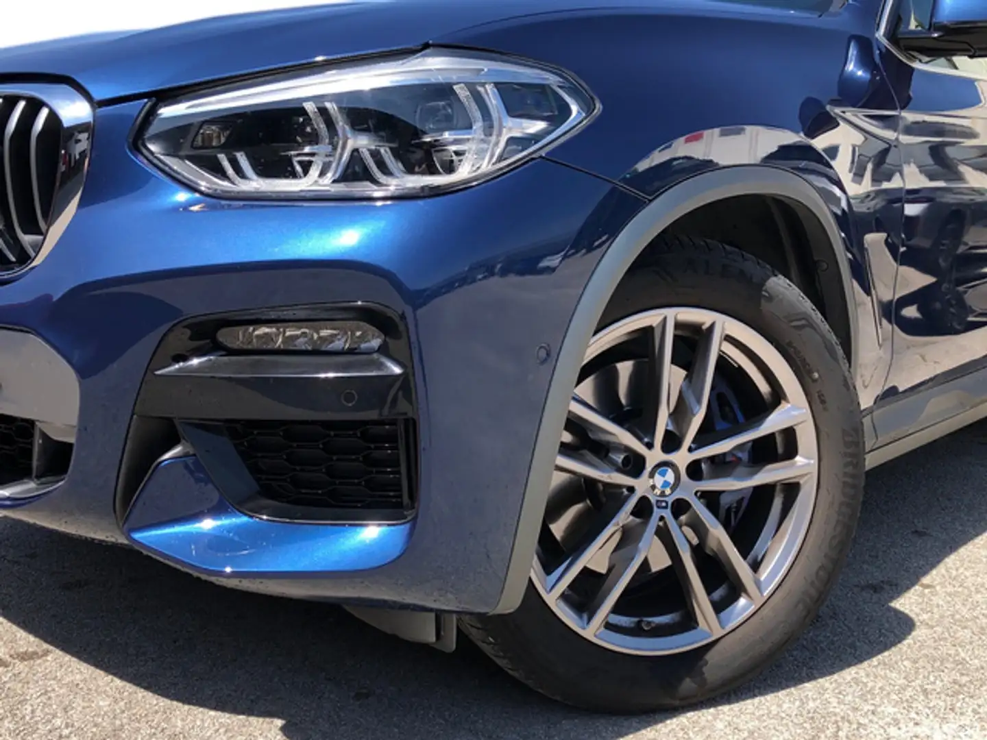 BMW X4 xDrive 30dA Blau - 2