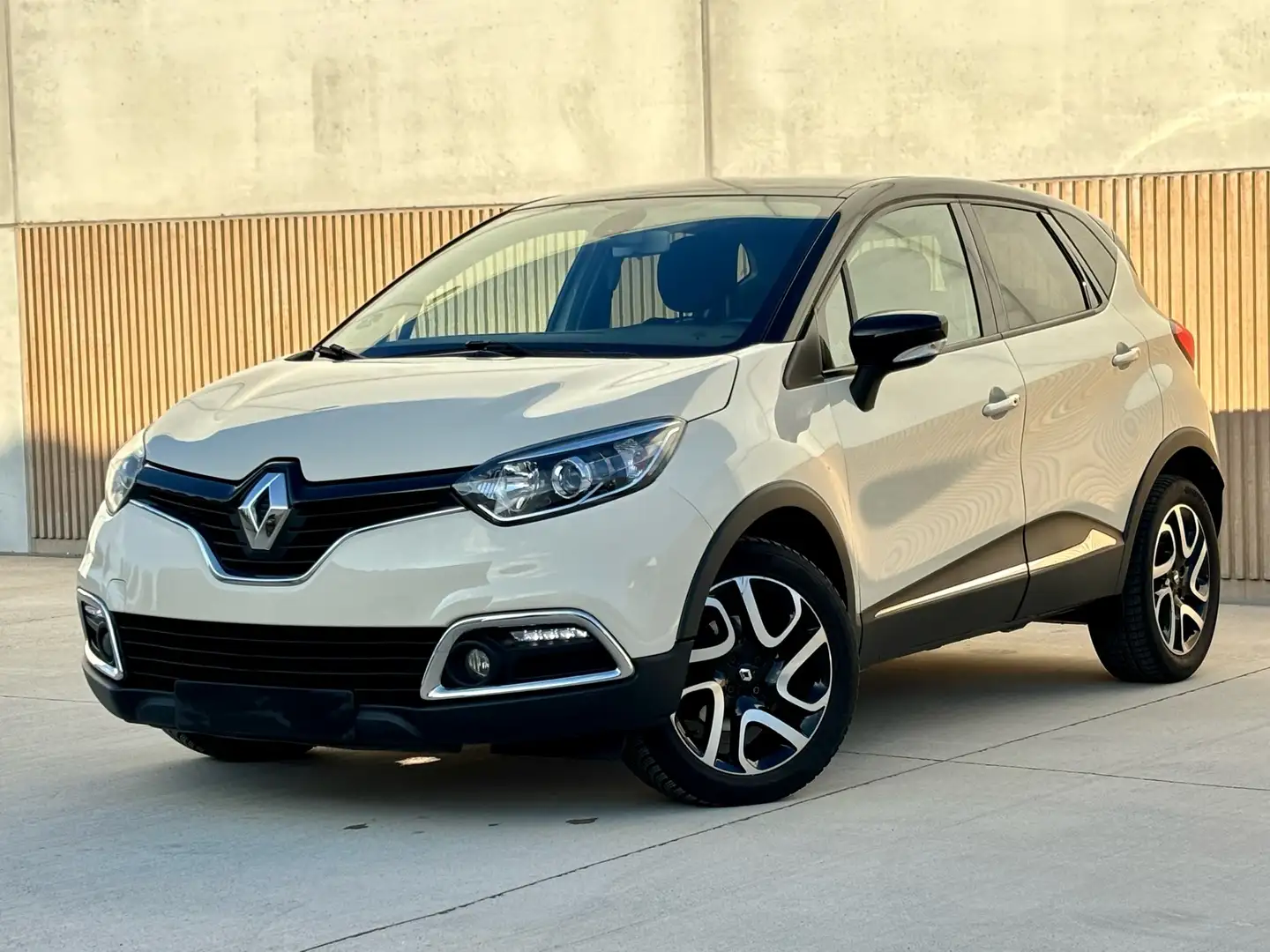 Renault Captur 1.5 dCi Energy Clim Gps Camera Ja17 keyless Beige - 1