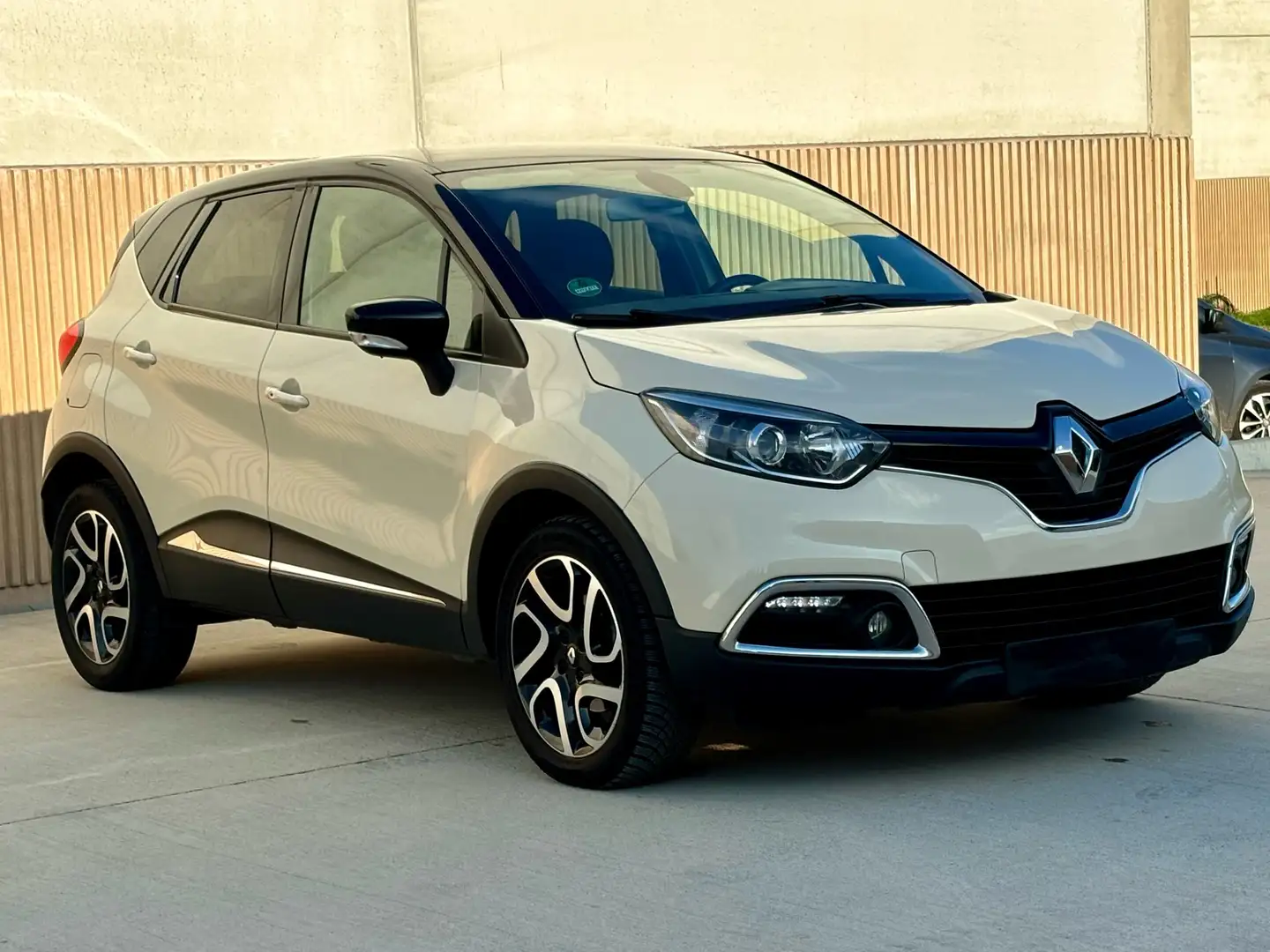 Renault Captur 1.5 dCi Energy Clim Gps Camera Ja17 keyless Beige - 2
