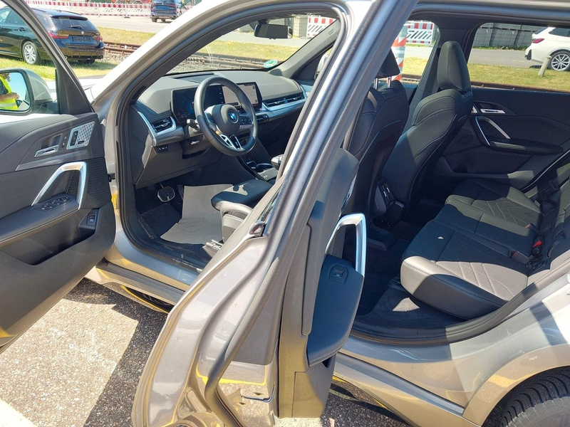 BMW X1 20d xDrive M Sport ACC AHK H&K Memory Pano — photo 11