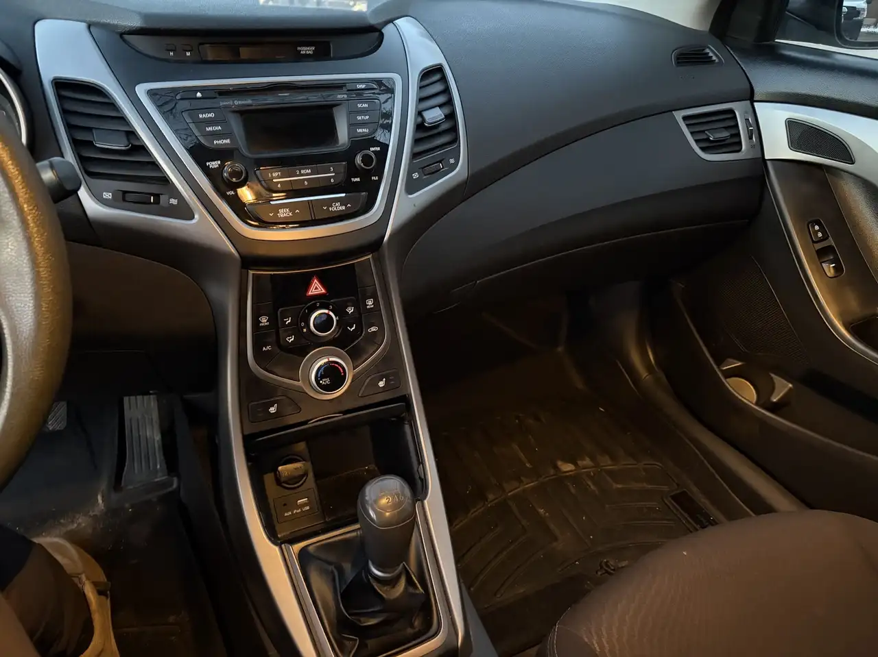 Hyundai ELANTRA снимка Hyundai ELANTRA