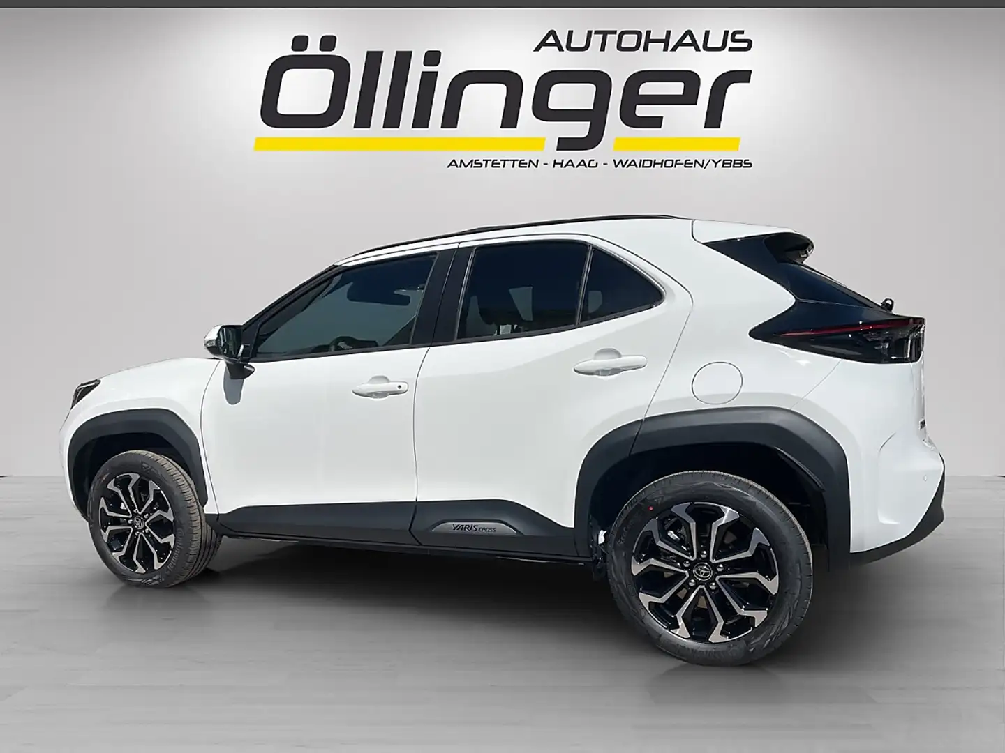 Toyota Yaris Cross 1,5 VVT-i Hybrid Active Drive Aut. Weiß - 2