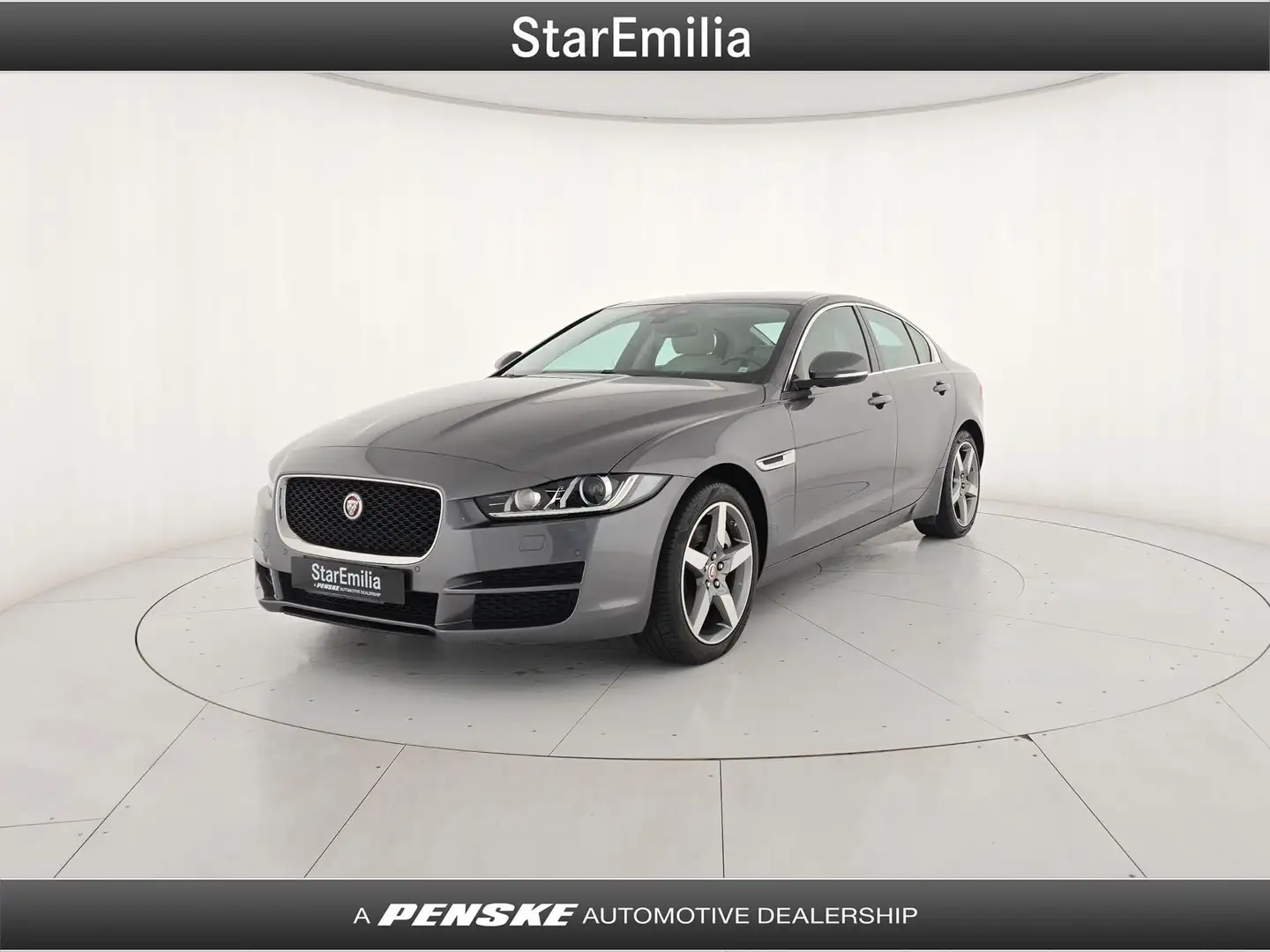 Jaguar XE XE 2.0 D Turbo 180 CV AWD aut. Prestige Business Gris - 1