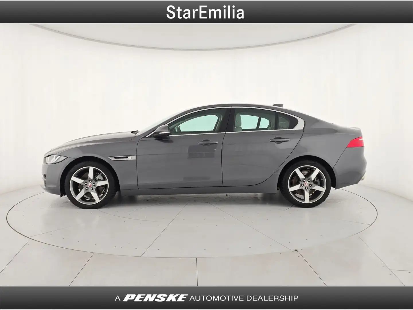 Jaguar XE XE 2.0 D Turbo 180 CV AWD aut. Prestige Business Gris - 2