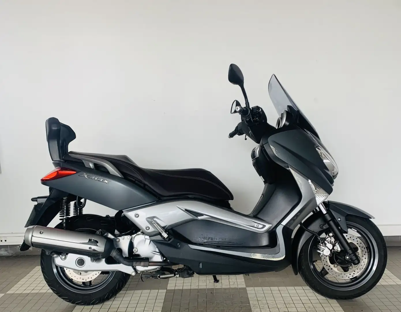 Yamaha X-Max 125 Gris - 1