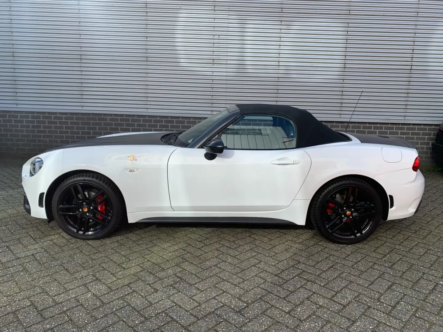 Abarth 124 Spider handgeschakeld squadra tuning Ned. auto Alb - 2