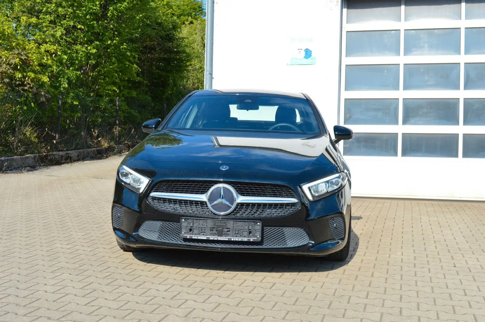 Mercedes-Benz A 200 /NAVI/SHZ/AHK Schwarz - 2