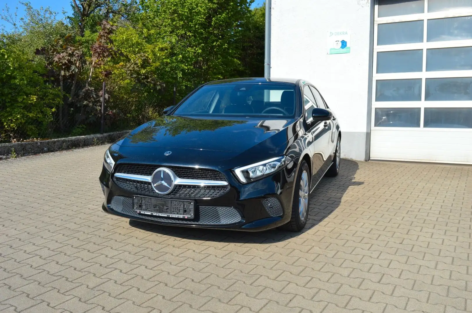 Mercedes-Benz A 200 /NAVI/SHZ/AHK Schwarz - 1