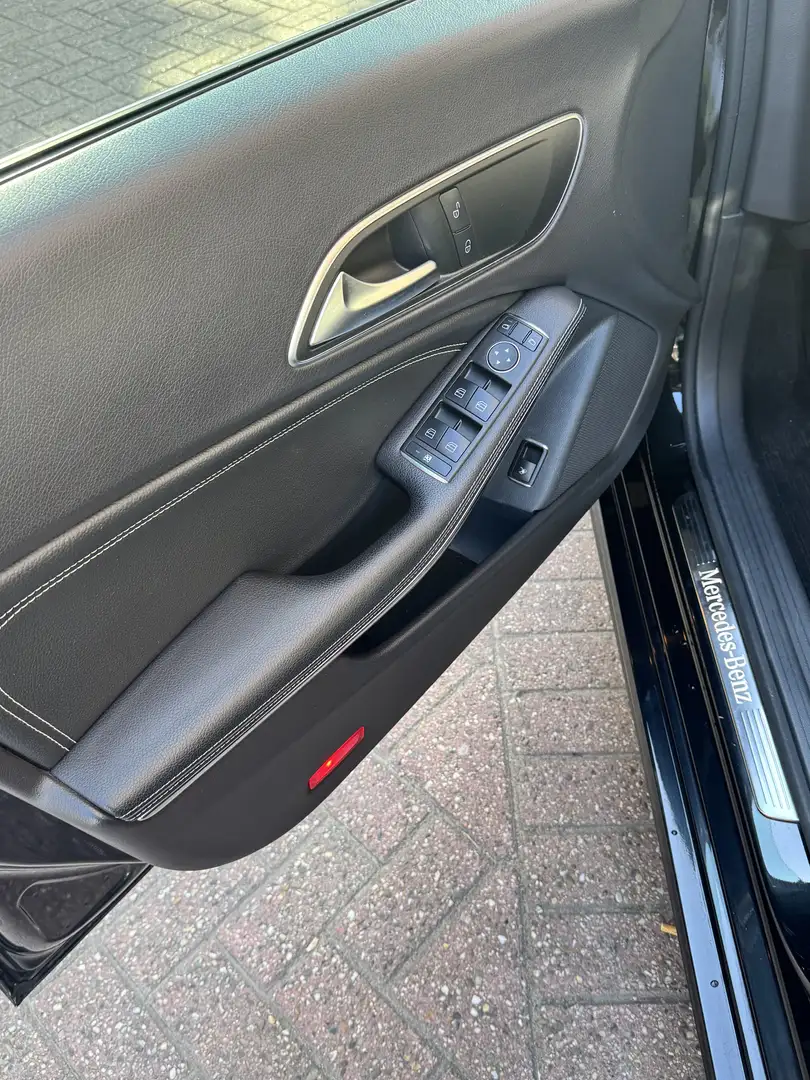 Mercedes-Benz CLA 200 Ambition Zwart - 1