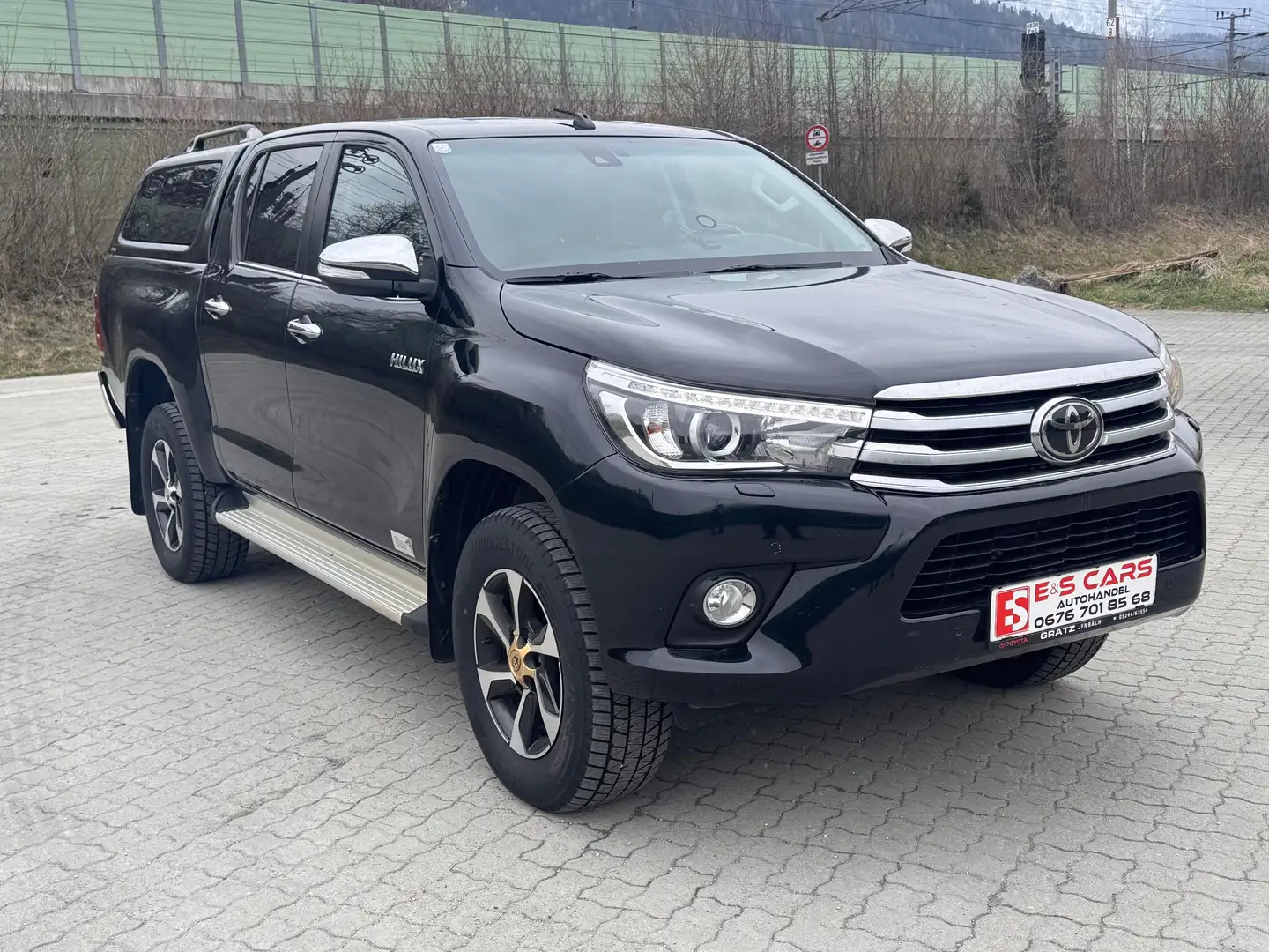 Toyota Hilux 2.4 D-4D 4x4 – Top Zustand – Servicegepflegt Schwarz - 1