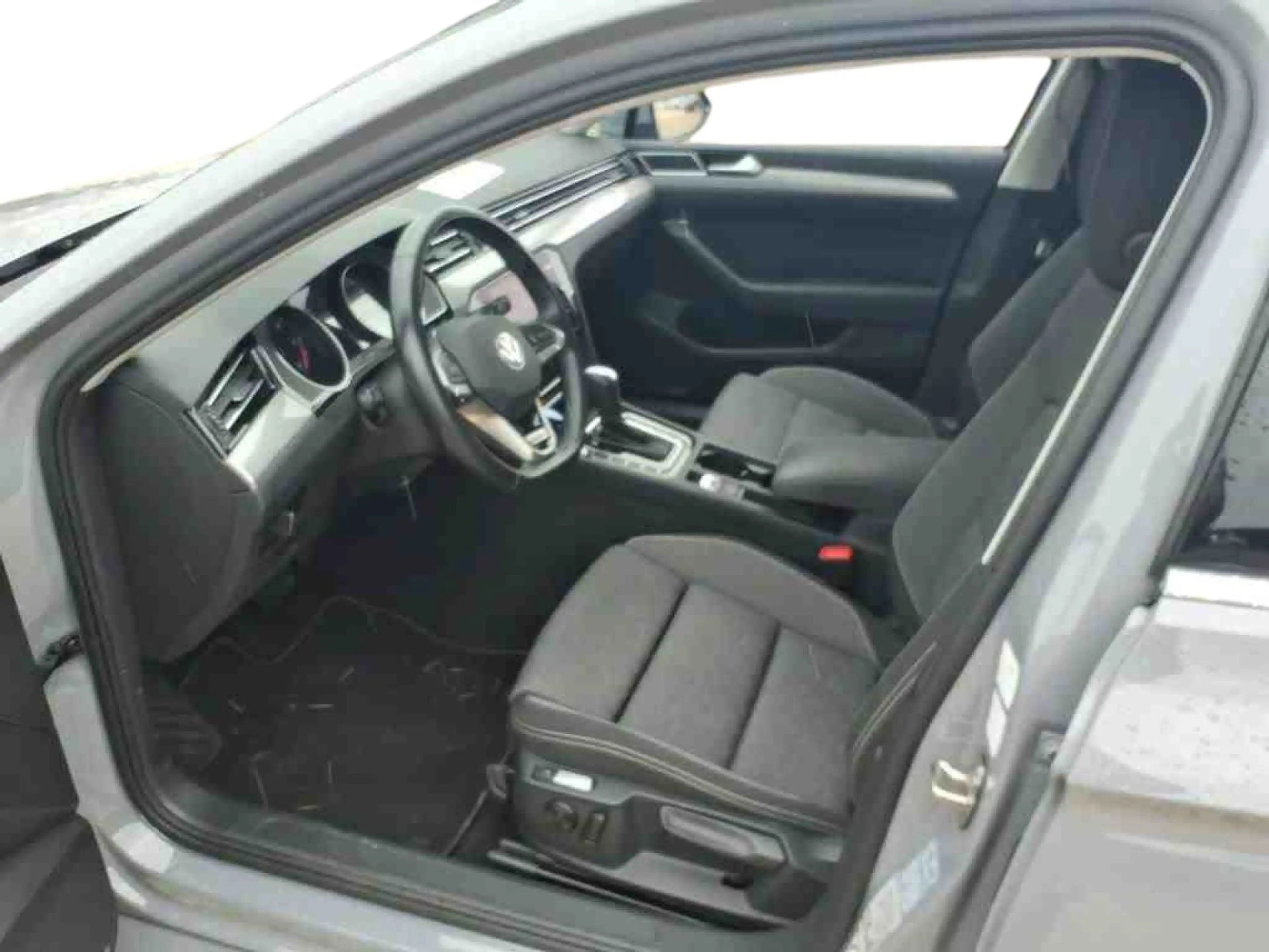 Volkswagen Passat Variant 2.0TDI DSG 4M Business AHK Standh — photo 5