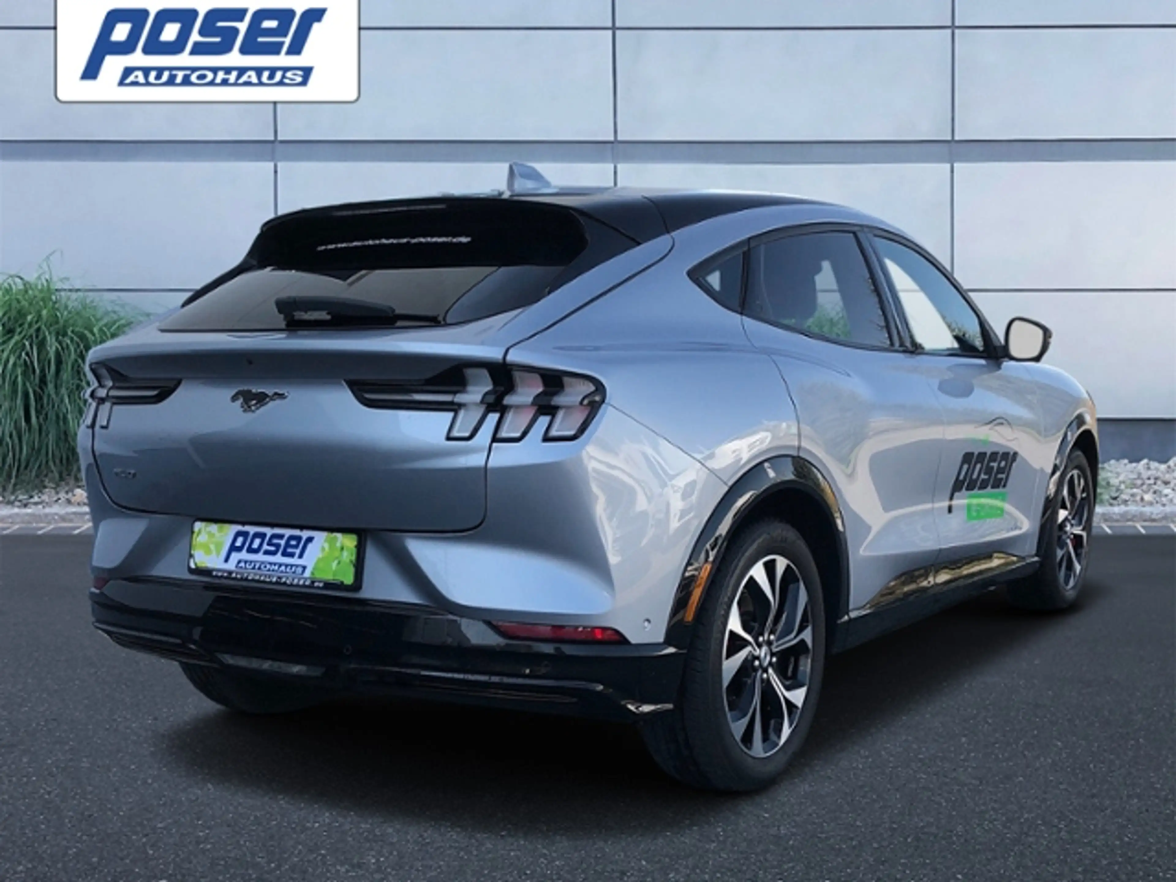 Ford Mustang Mach E AWD Automatik — photo 4