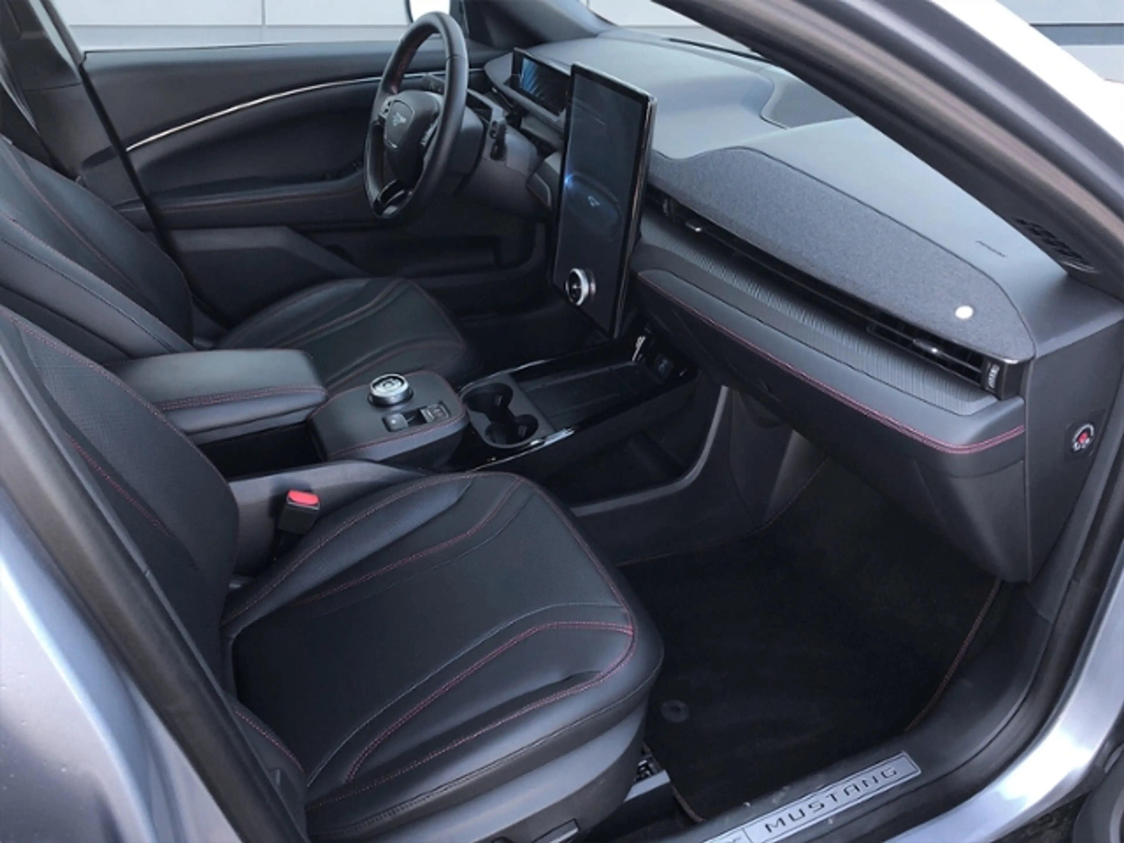 Ford Mustang Mach E AWD Automatik — photo 10