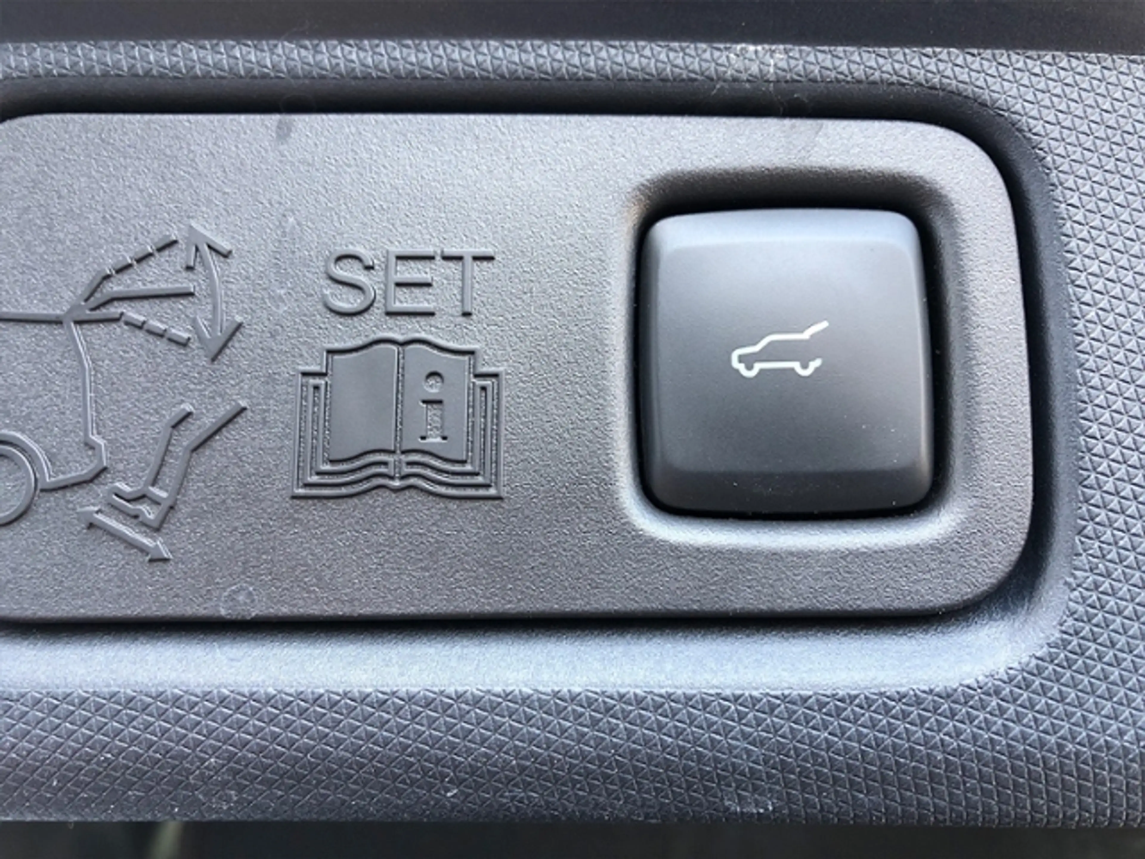 Ford Mustang Mach E AWD Automatik — photo 12