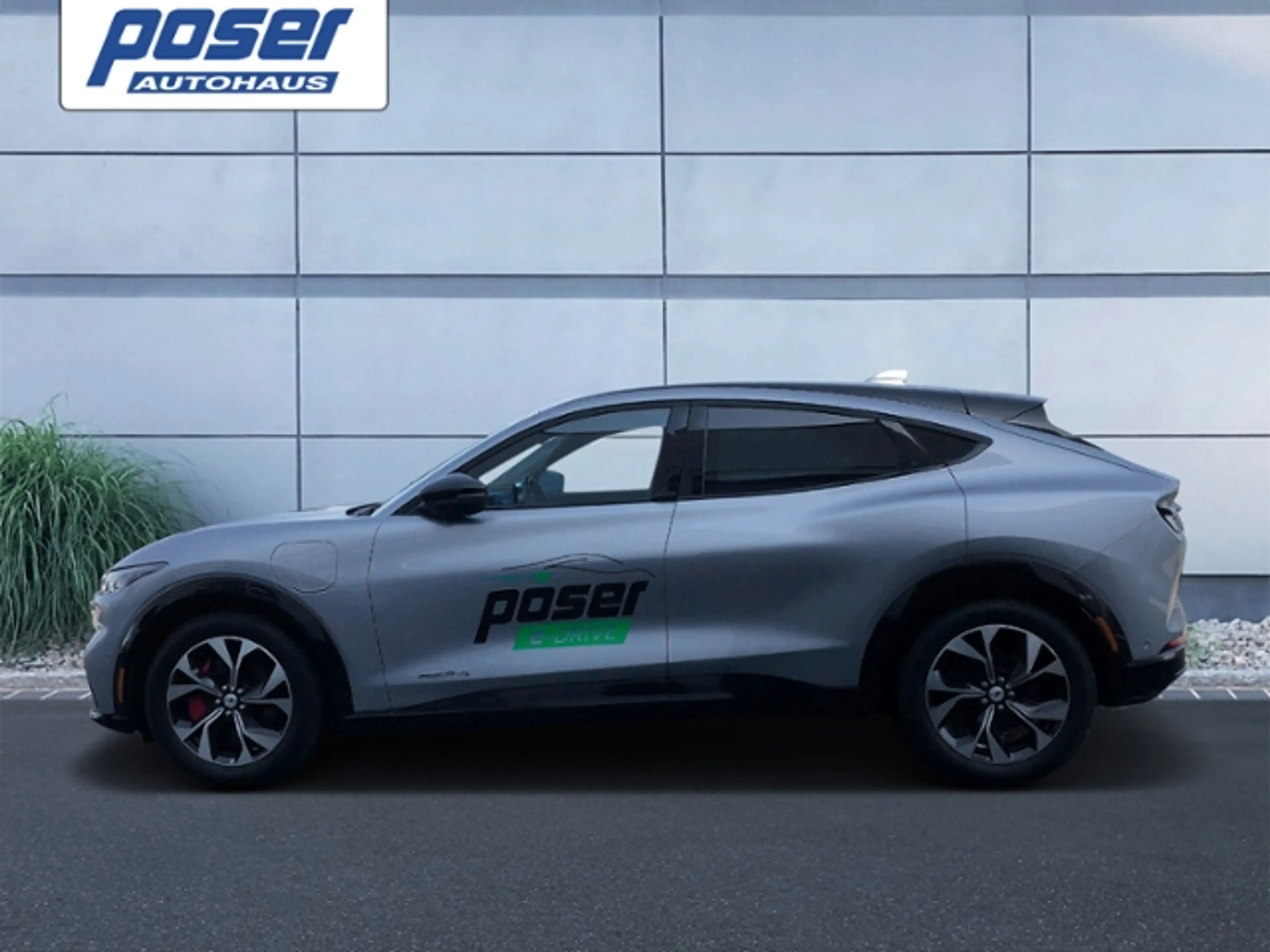 Ford Mustang Mach E AWD Automatik — photo 3