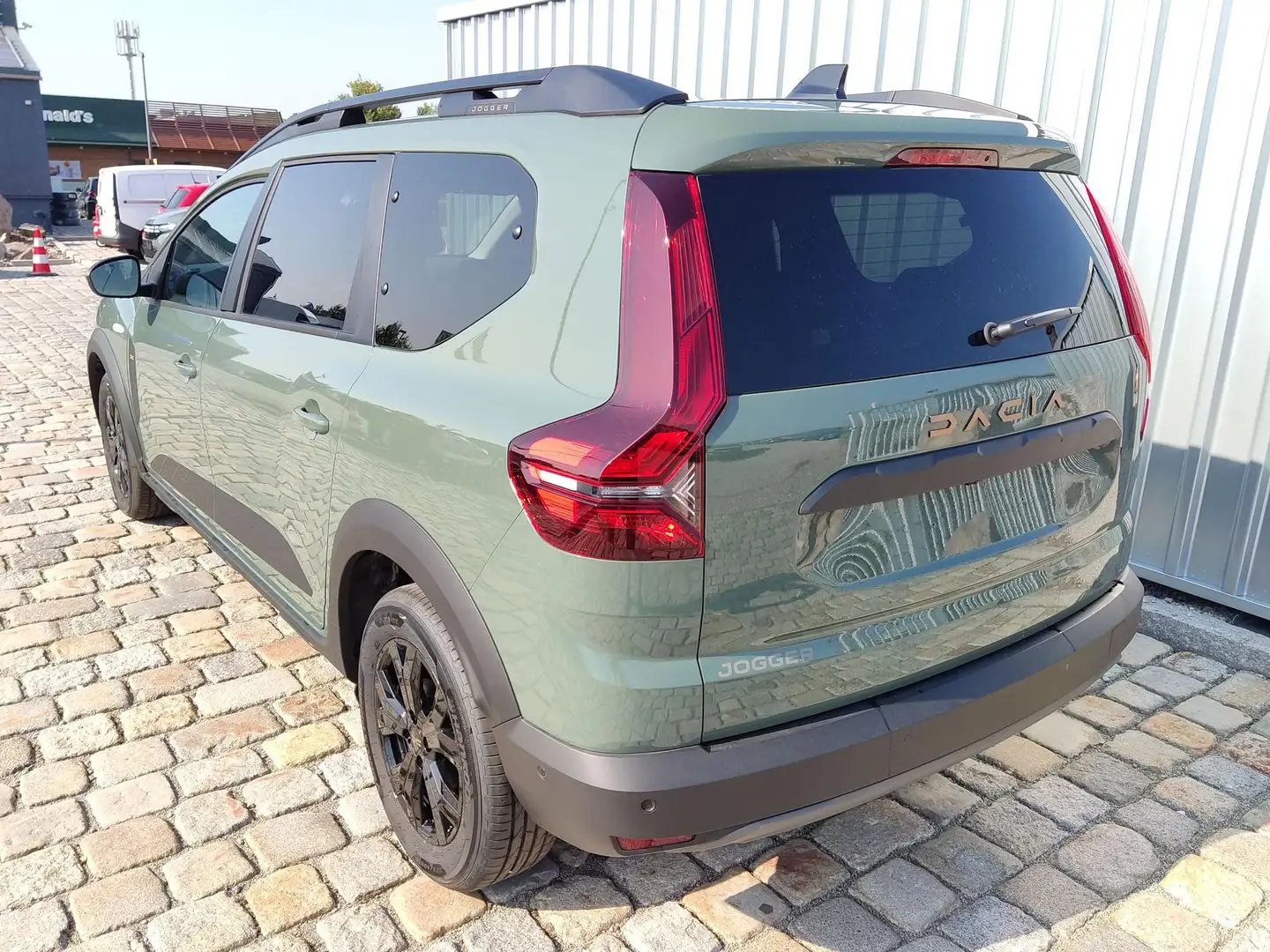 Dacia Jogger Extreme + 1.0 ECO-G 101 PS LPG 7-SitzerNavi-Ka... Grün - 2