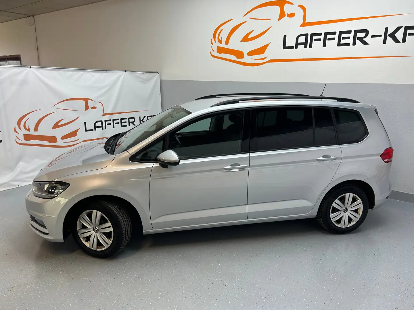 Volkswagen Touran 2,0 TDI KLIMA PDC 1.BESITZ Silber - 2