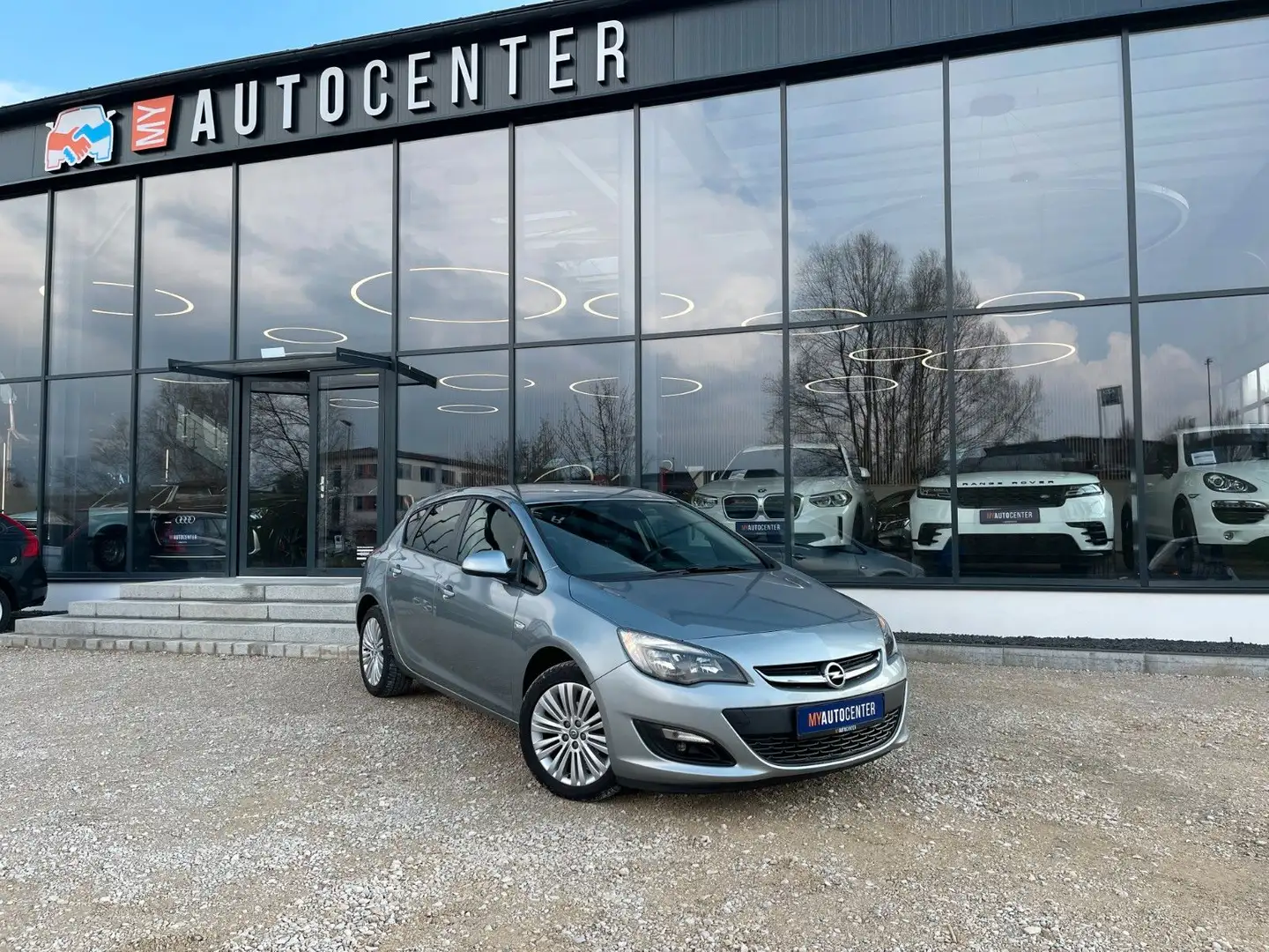 Opel Astra J Lim. 5-trg. Edition *2.HAND*KLIMA*PDC* Srebrny - 1