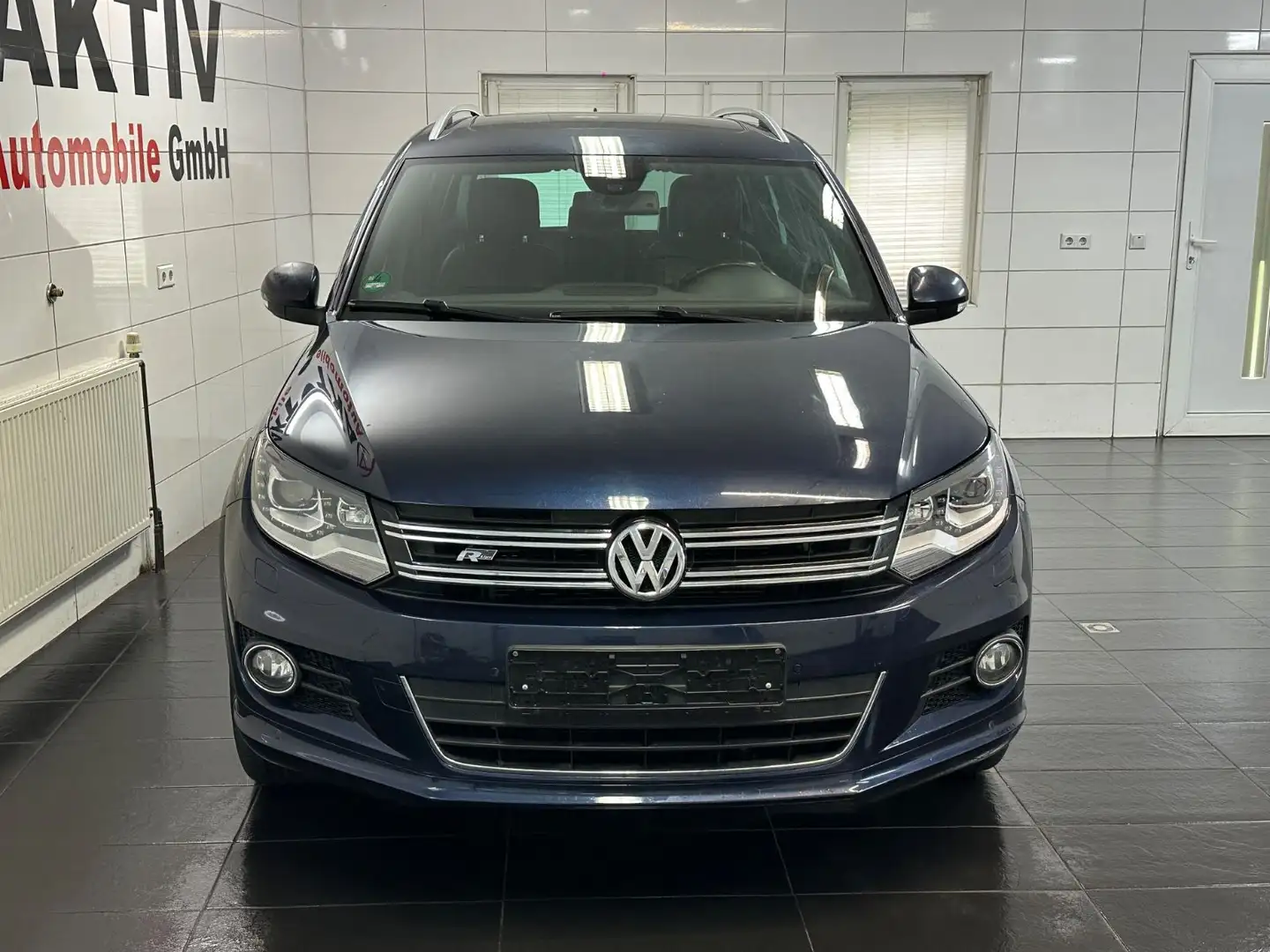 Volkswagen Tiguan 2.0 TDI R-Line Sport  BMT 4Motion Blauw - 2