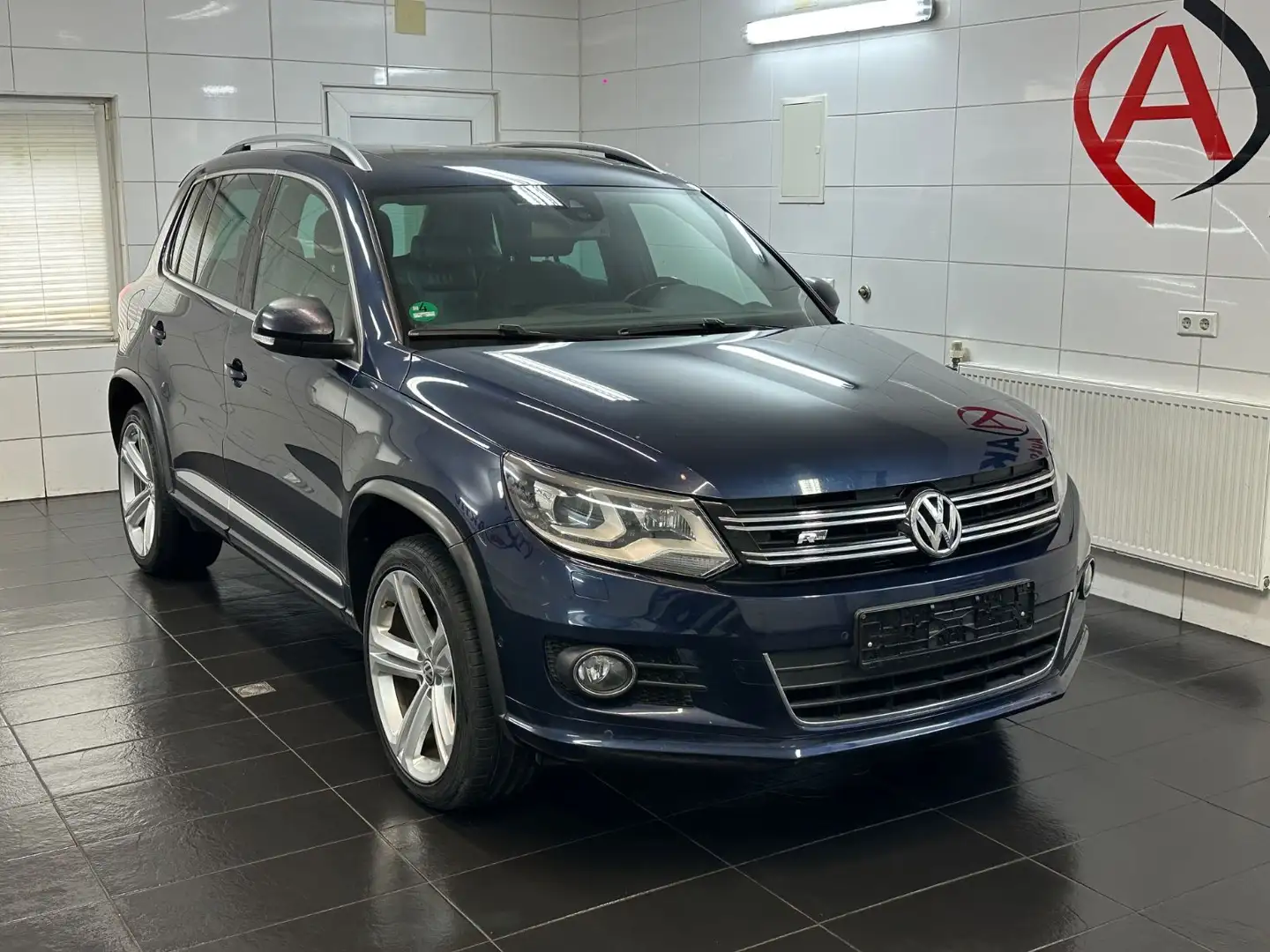 Volkswagen Tiguan 2.0 TDI R-Line Sport  BMT 4Motion Blauw - 1